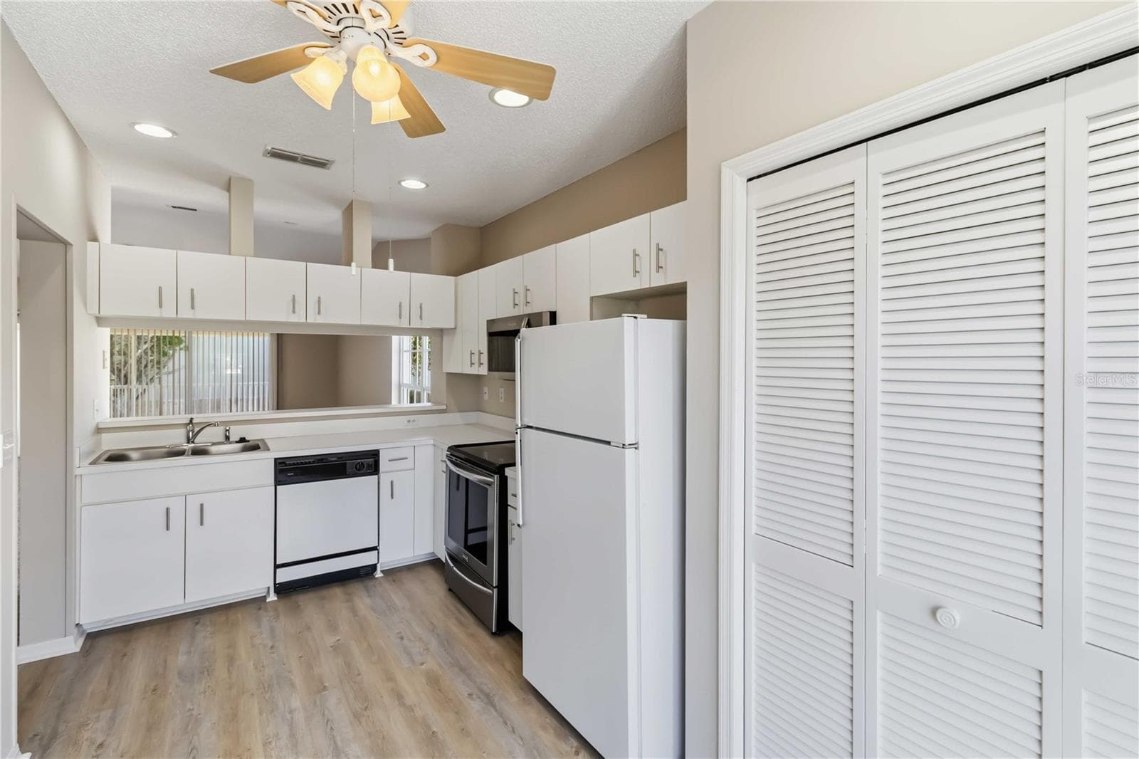 Condominium at 11531 SHIPWATCH DR #1037, LARGO, photo 14 of 36