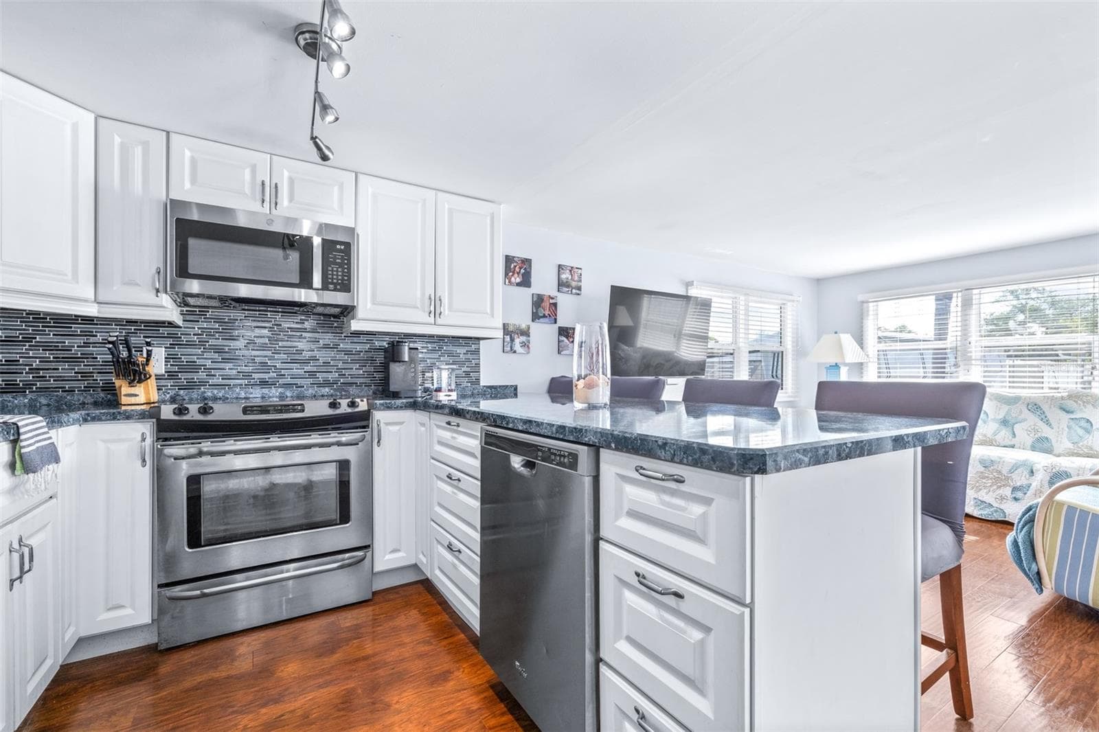 Kitchen - 2712 17TH STREET LN W, BRADENTON
