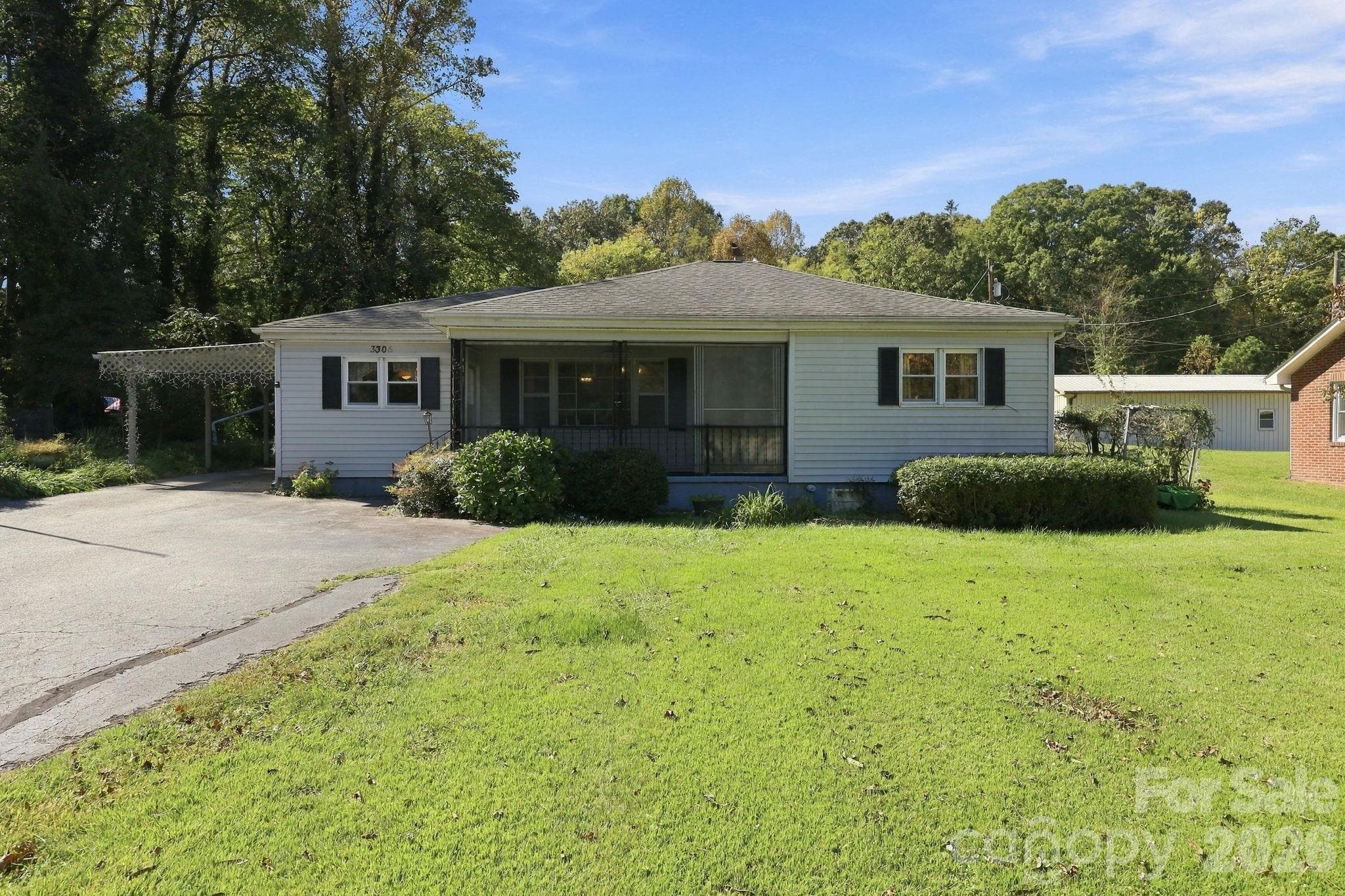 Single Family Residence at 3305 Spartanburg Highway, Flat Rock, photo 2 of 45