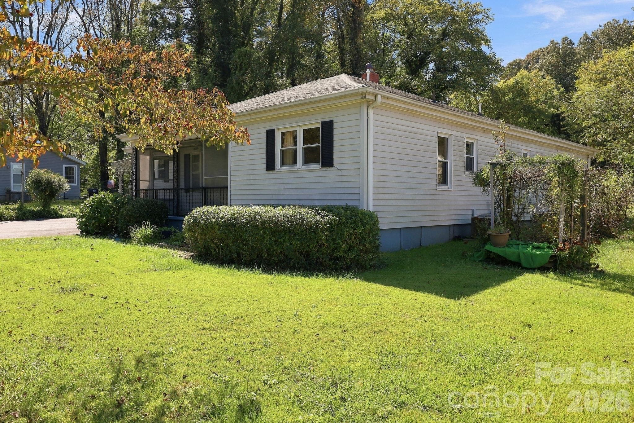 Single Family Residence at 3305 Spartanburg Highway, Flat Rock, photo 3 of 45