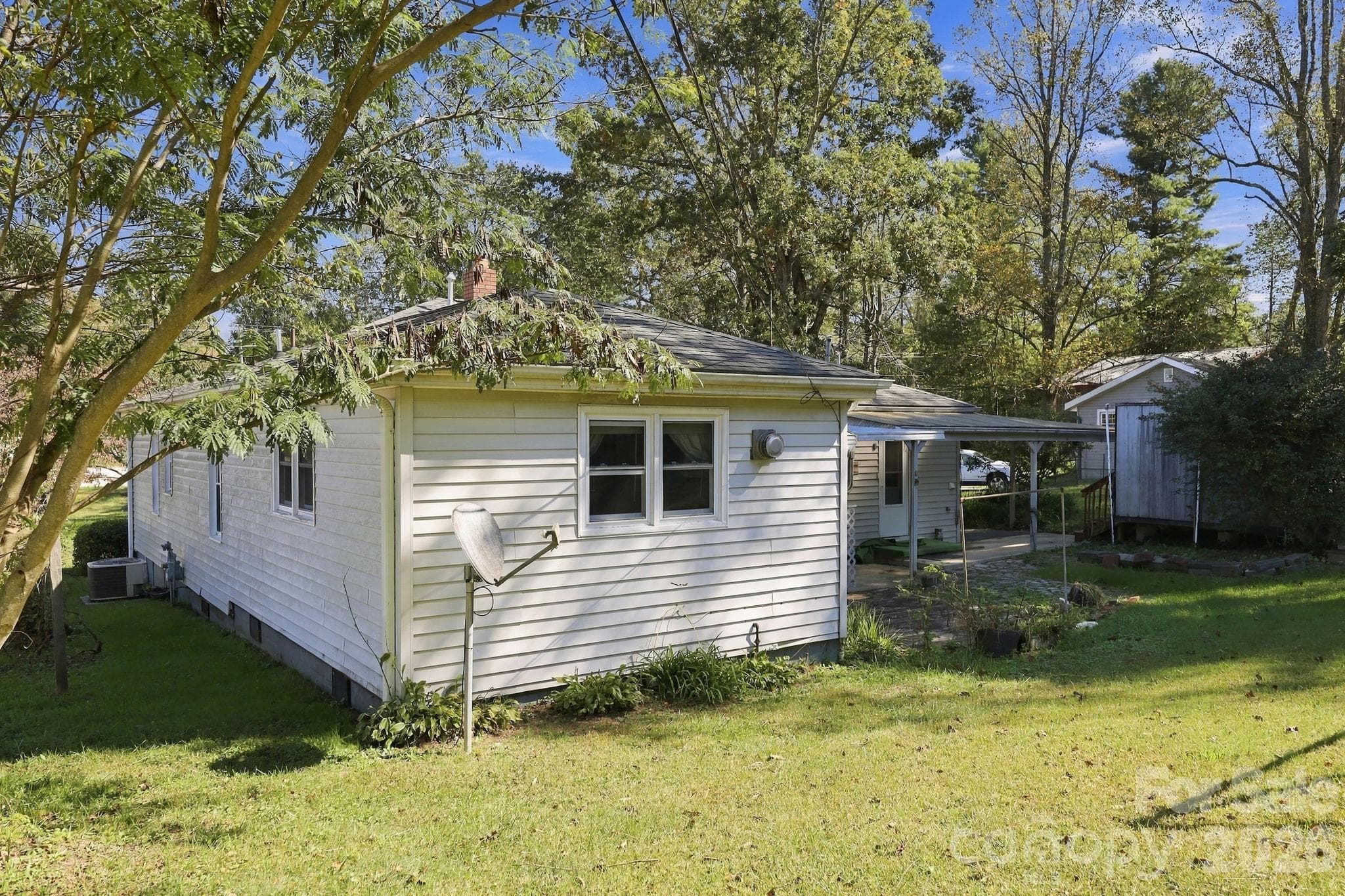 Single Family Residence at 3305 Spartanburg Highway, Flat Rock, photo 4 of 45