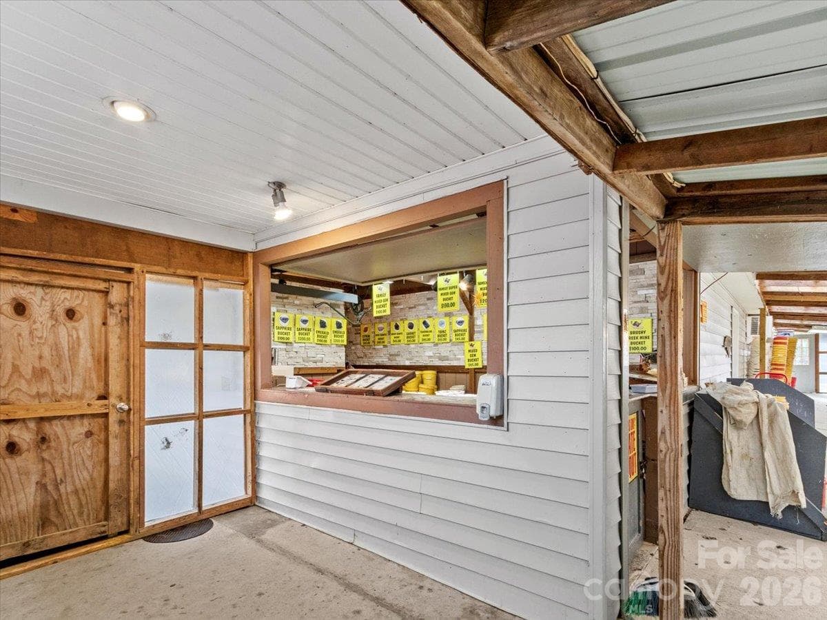 Mining bucket shop - 13780 S 226 Highway, Spruce Pine