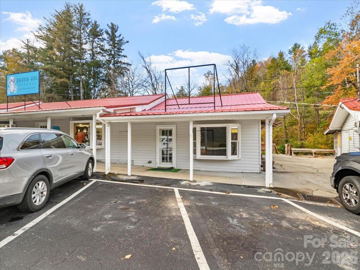 Lease space 1 - 13780 S 226 Highway, Spruce Pine