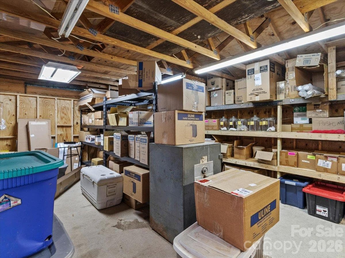 End storage unit - 13780 S 226 Highway, Spruce Pine