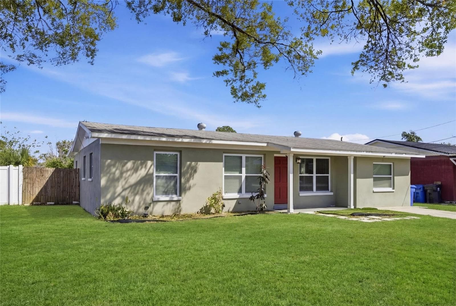Single Family Residence at 8609 CHINABERRY DR, TAMPA, photo 2 of 32