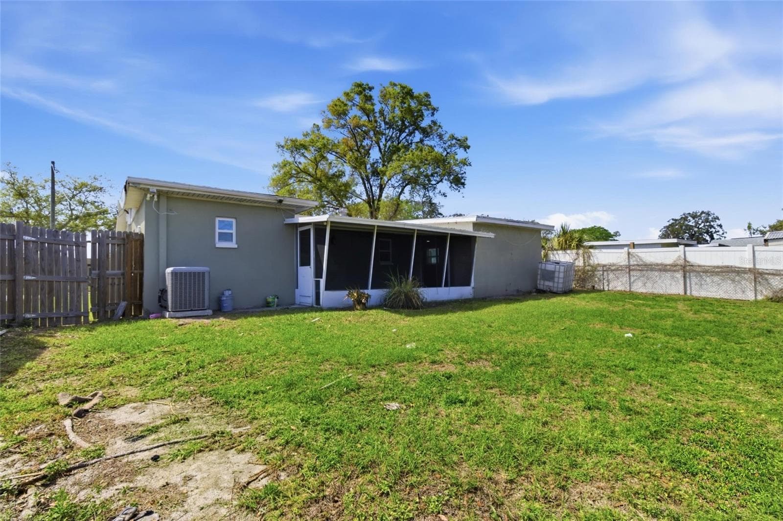 Single Family Residence at 8609 CHINABERRY DR, TAMPA, photo 5 of 32