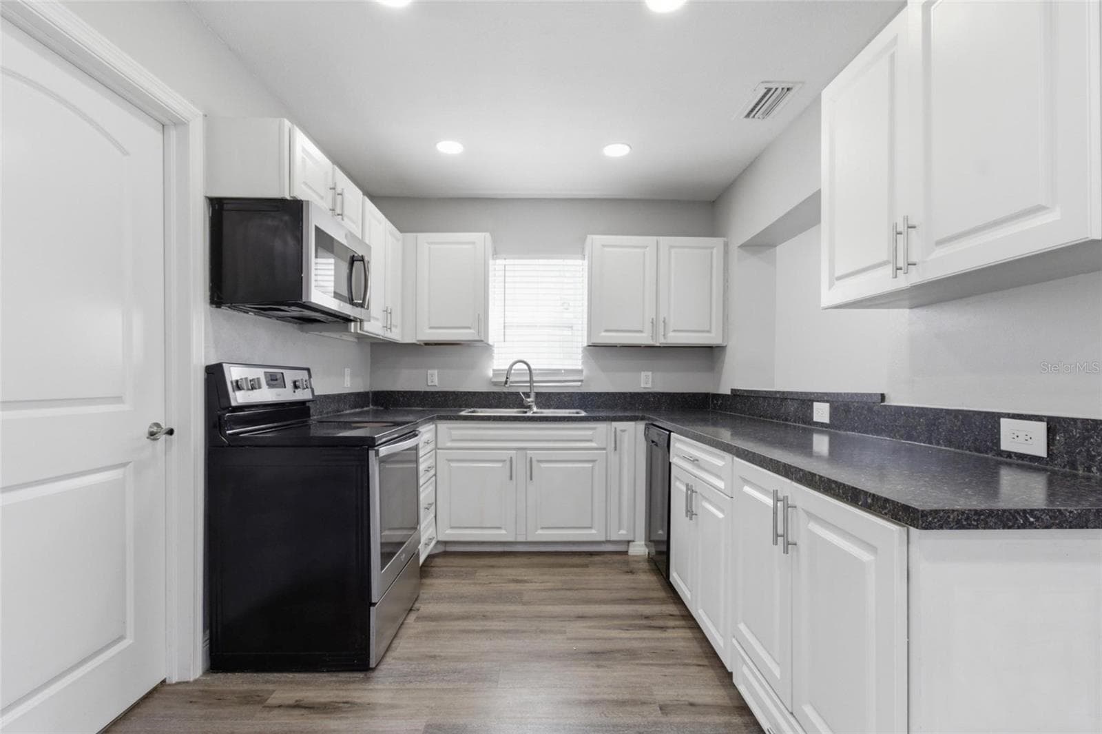 Single Family Residence at 8609 CHINABERRY DR, TAMPA, photo 22 of 32