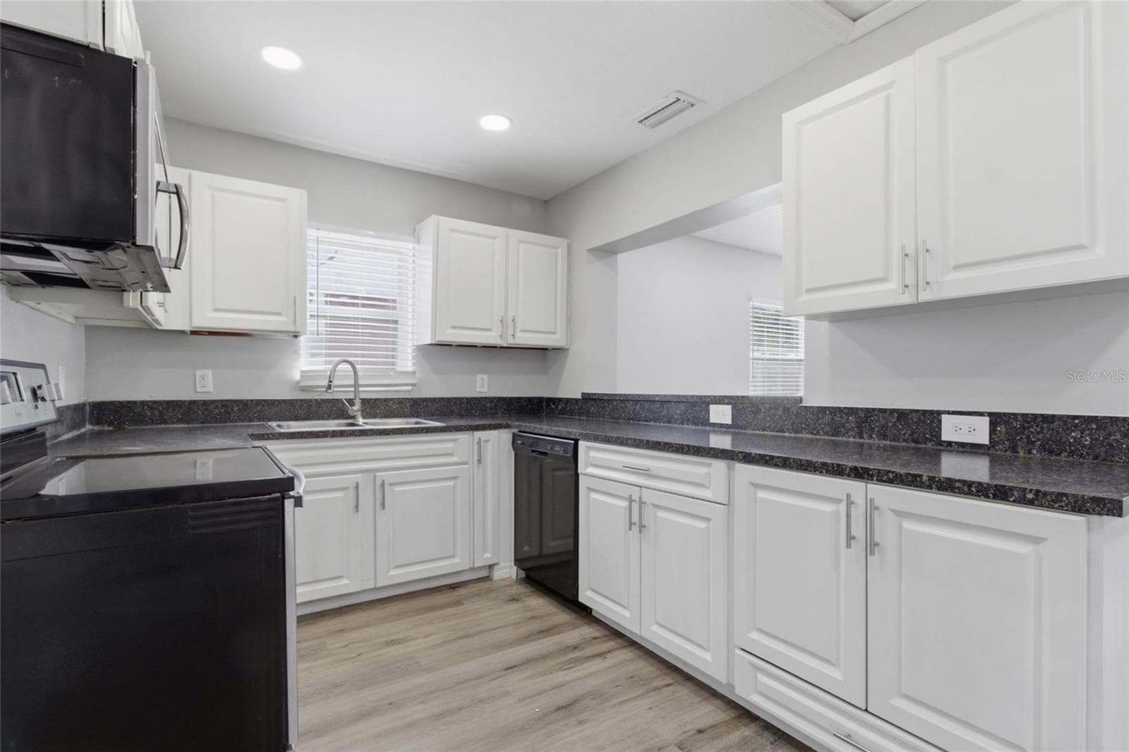Single Family Residence at 8609 CHINABERRY DR, TAMPA, photo 23 of 32