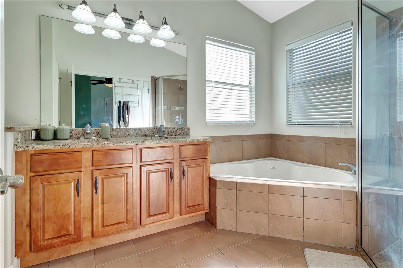 Primary bathroom - 4877 GRASSY KNOLL DR, TAVARES