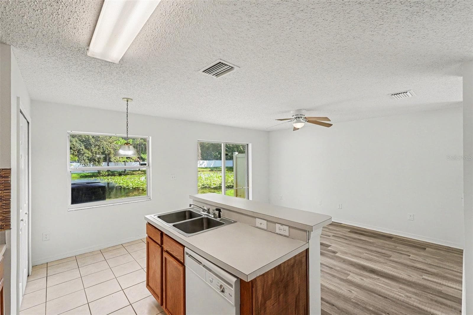Townhouse at 8419 EDGEWATER PLACE BLVD, TAMPA, photo 16 of 33
