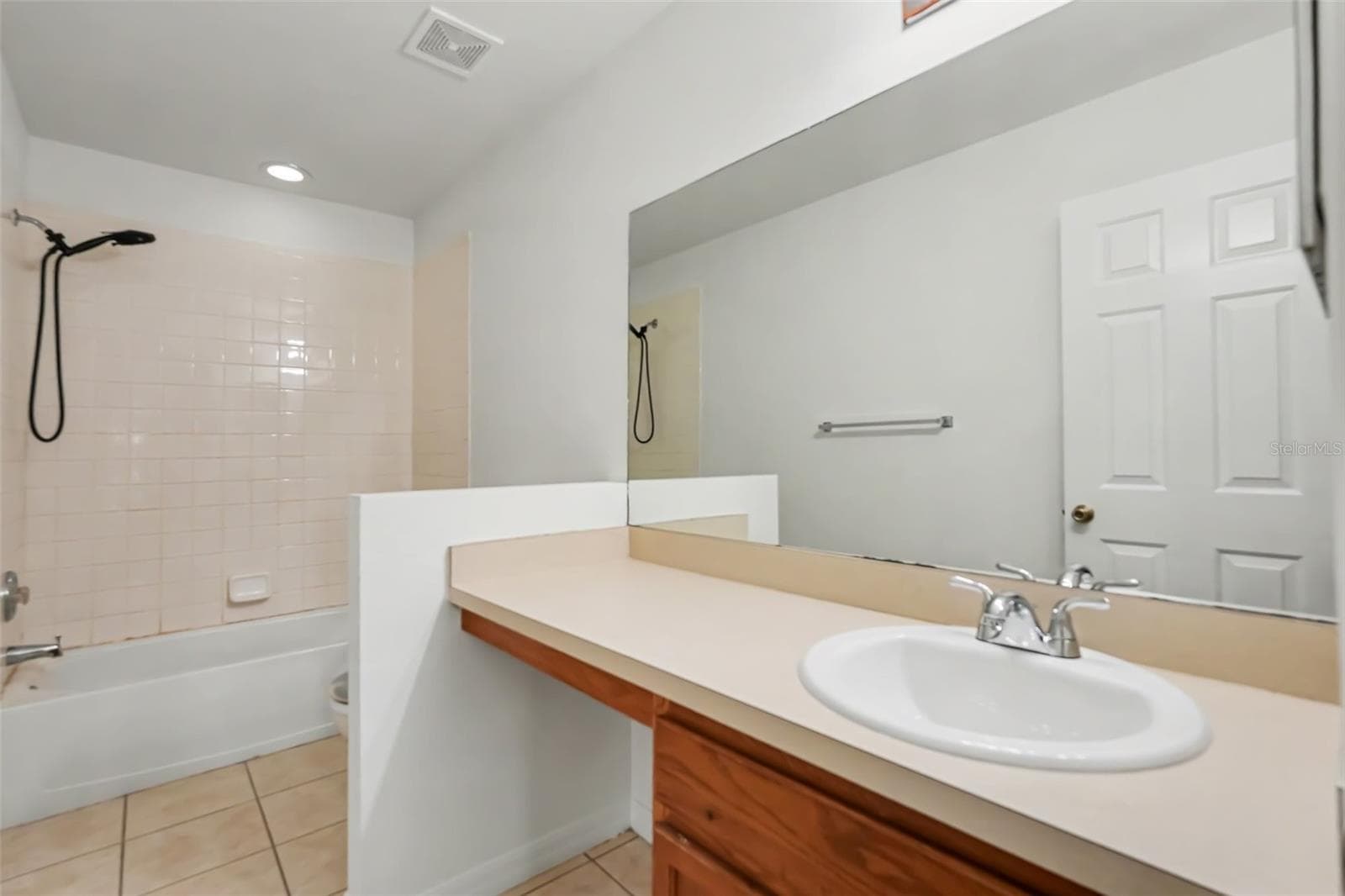 Townhouse at 8419 EDGEWATER PLACE BLVD, TAMPA, photo 25 of 33