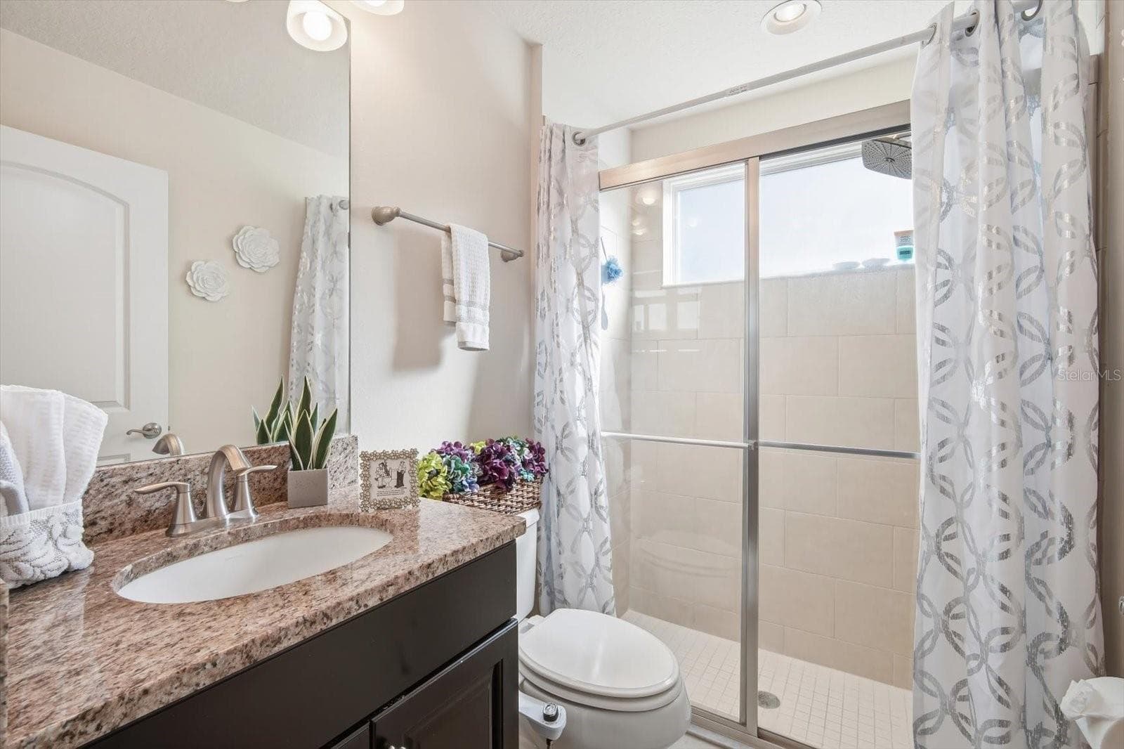Guest Bathroom Downstairs off of front entrance/foyer/office - 13821 FAIRWAY BUNKER DR, TAMPA