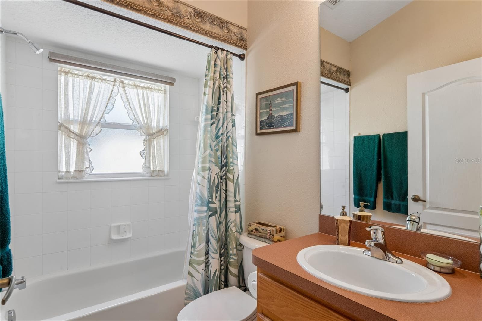 Hall bath - 11602 MCLEOD ST, SPRING HILL