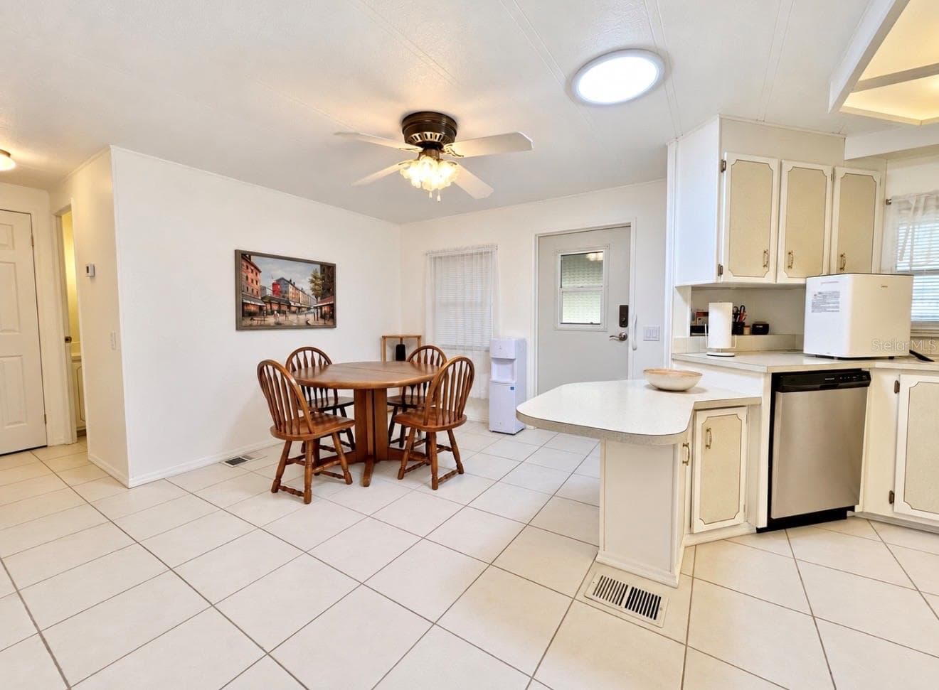 Dinette area - 1100 BELCHER RD S #663, LARGO
