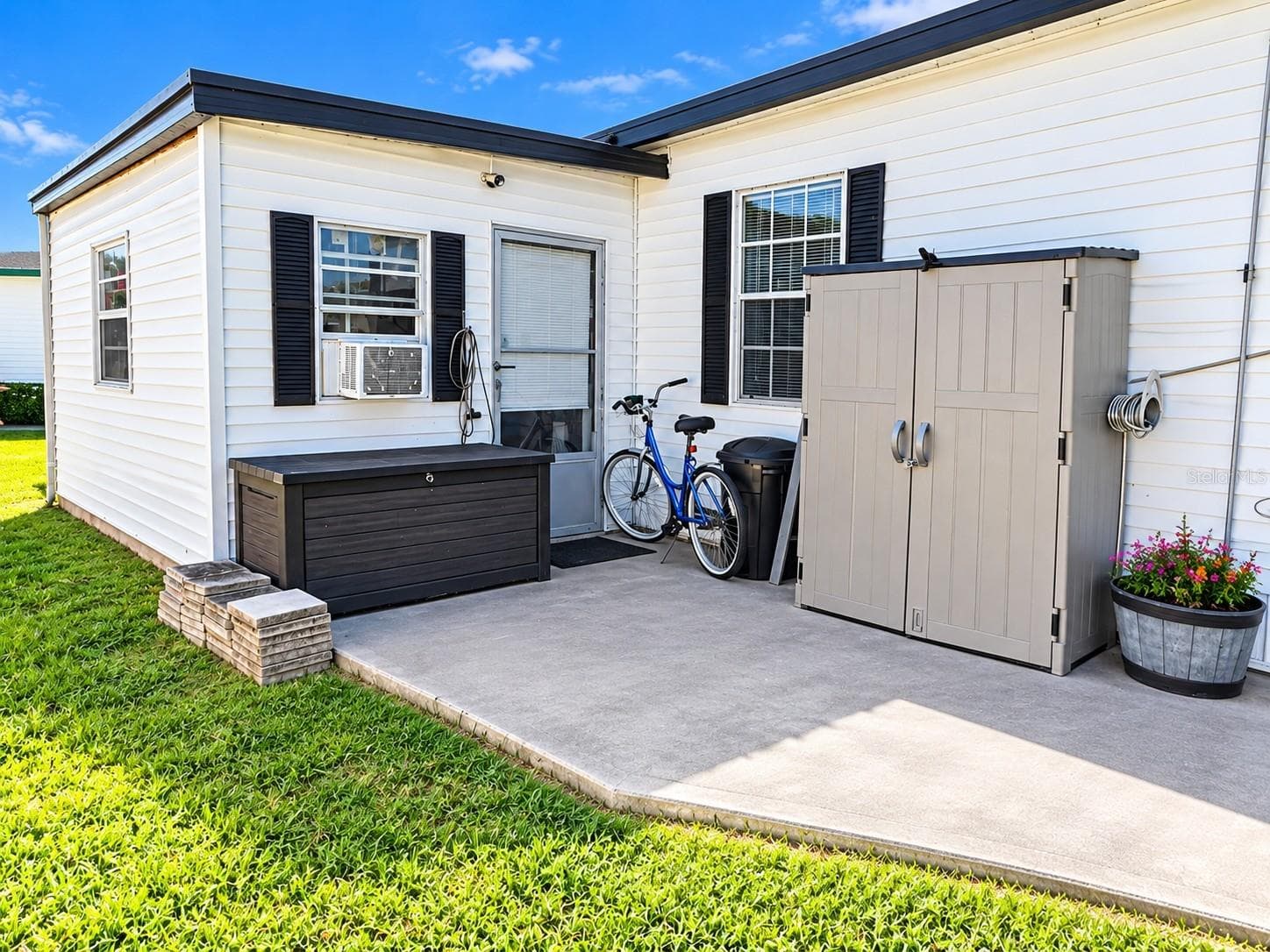 Manufactured Home at 5306 ASTRID DR, ZEPHYRHILLS, photo 4 of 39