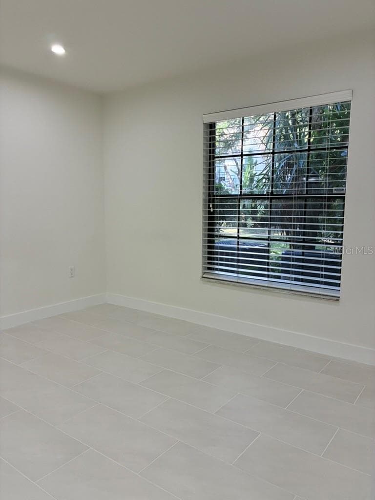 Master bedroom - 5999 VILLAGE CIR #990, ORLANDO