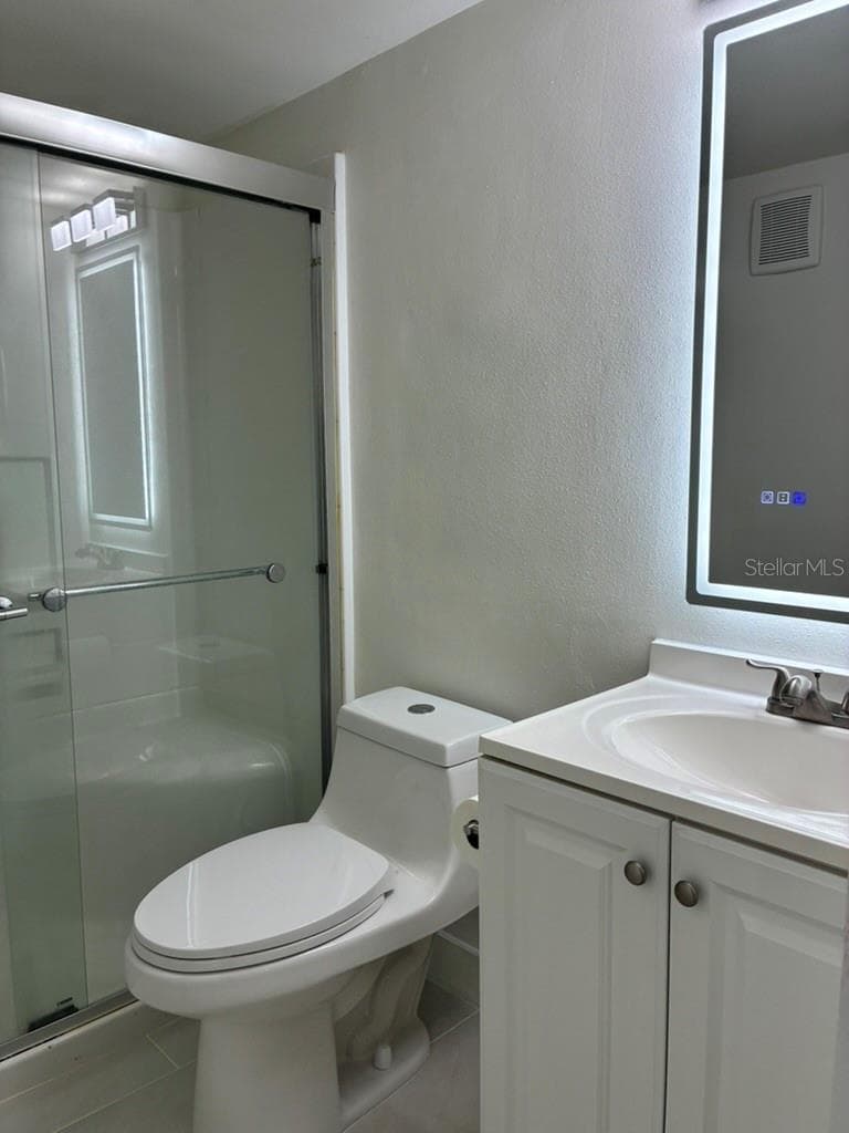 Master shower - 5999 VILLAGE CIR #990, ORLANDO