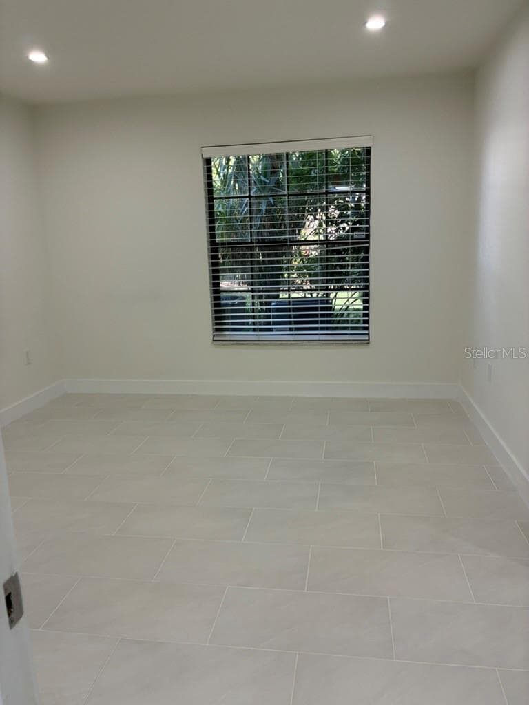 2nd bedroom with built-in closet - 5999 VILLAGE CIR #990, ORLANDO