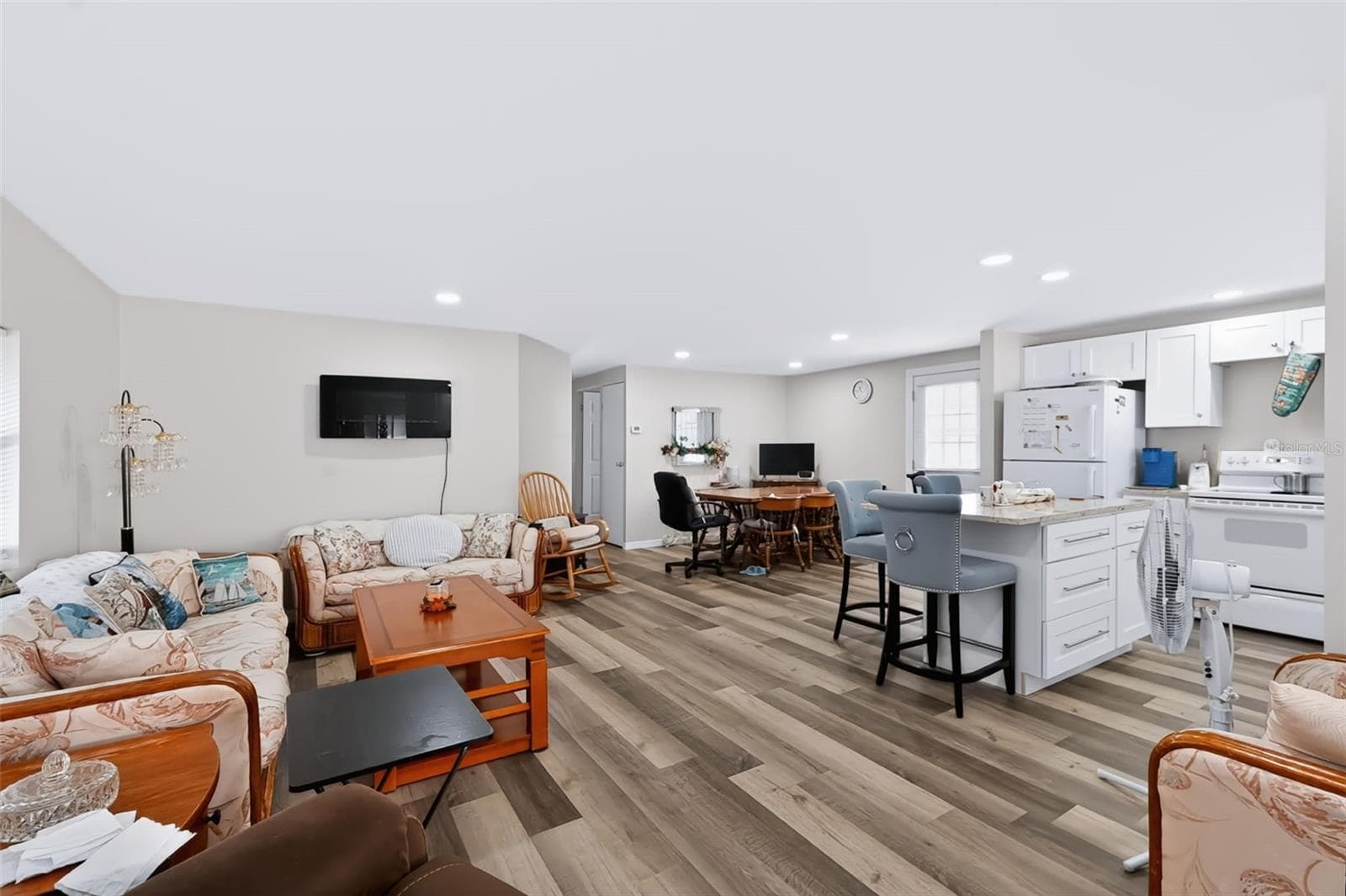 Manufactured Home at 82306 1ST AVE N #306, PINELLAS PARK, photo 18 of 40