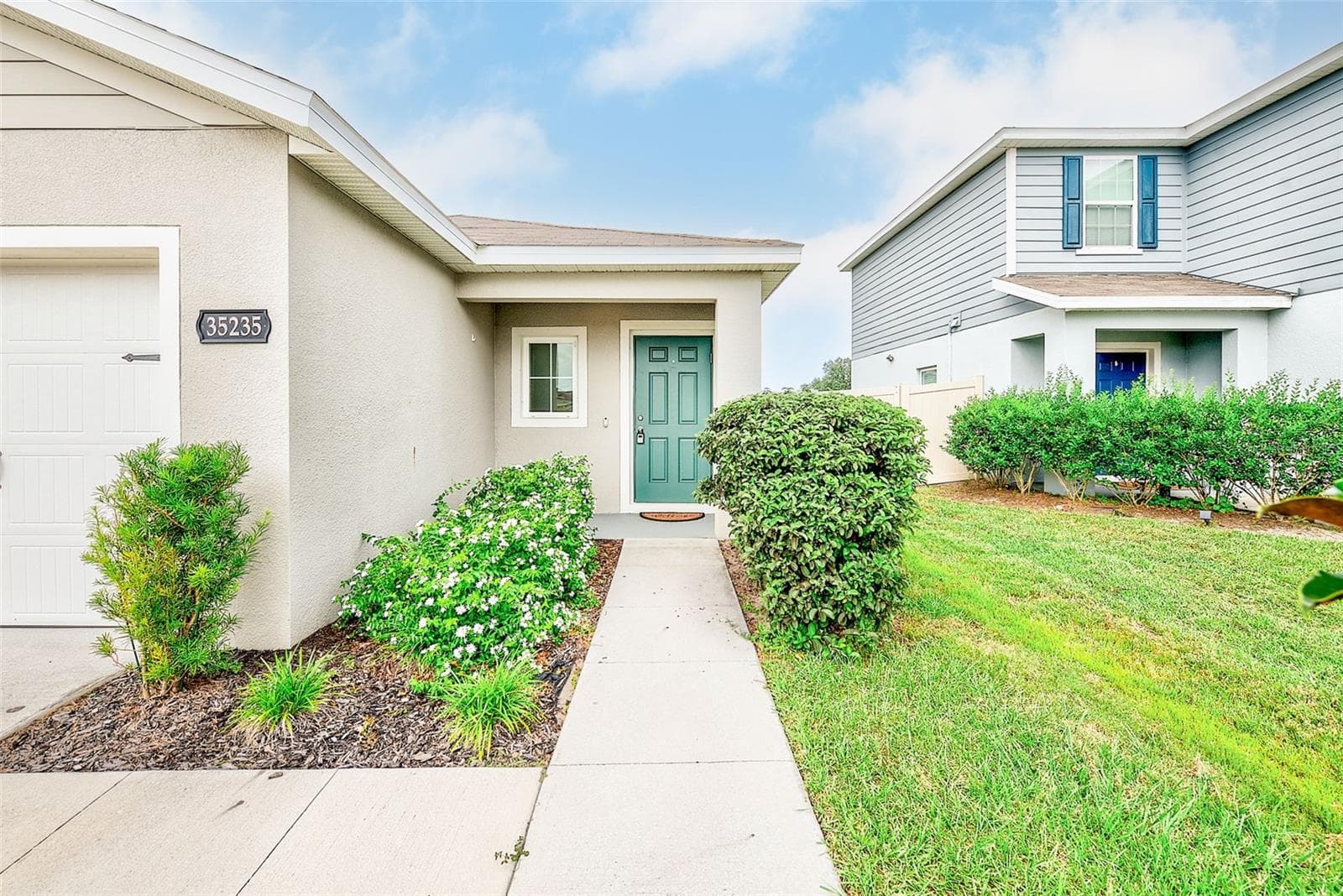 FRONT WALKWAY - 35235 GENDRY ST, ZEPHYRHILLS