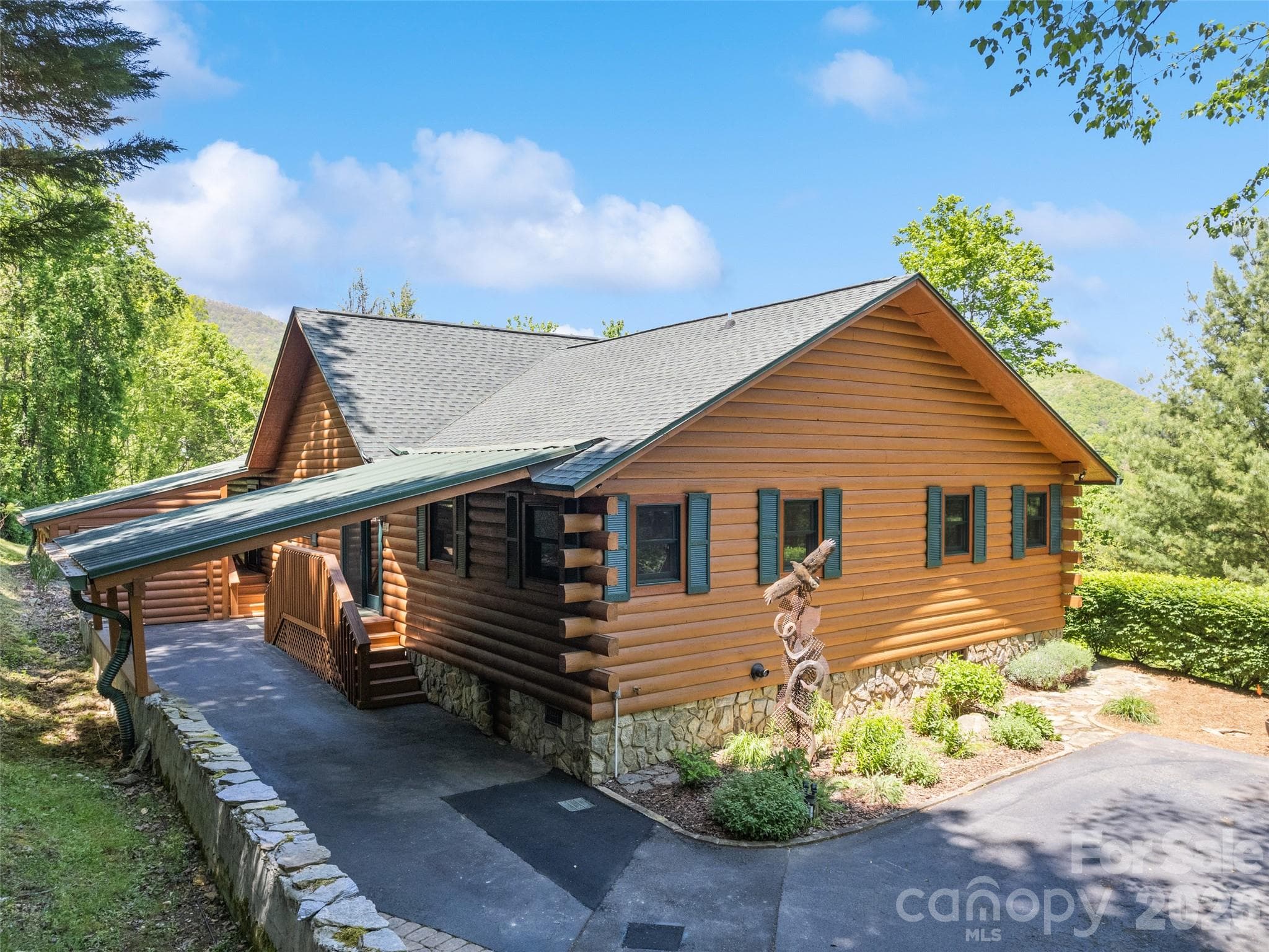 Single Family Residence at 970 Campbell Mountain Drive, Waynesville, photo 4 of 35