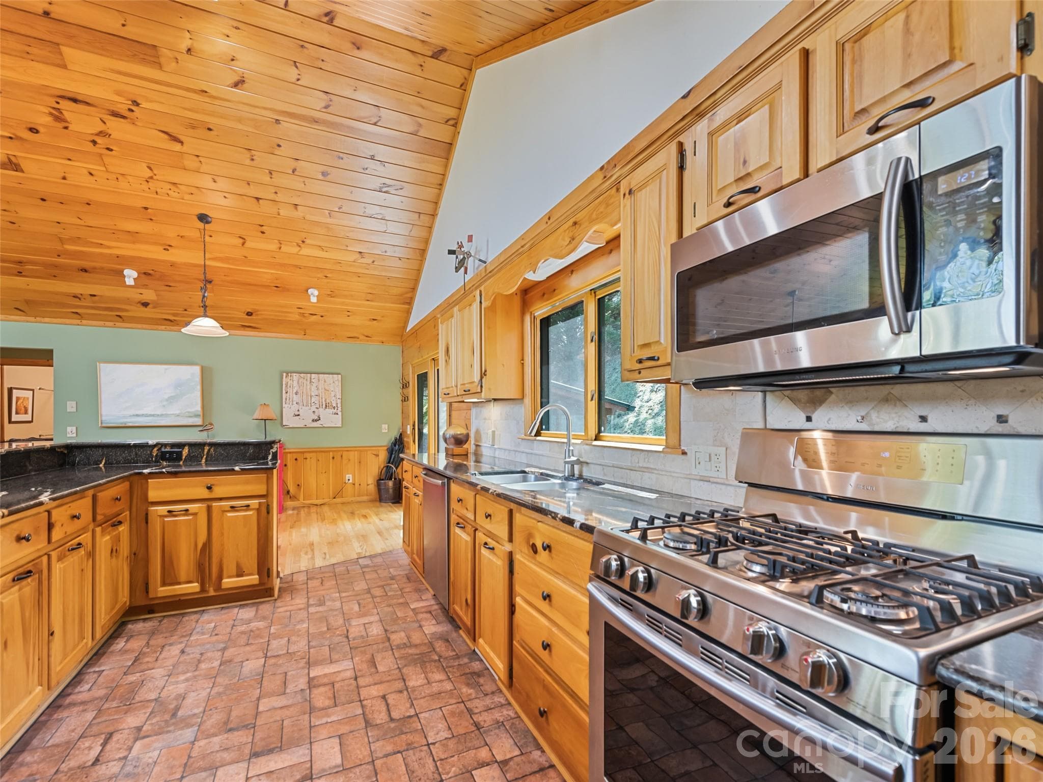Single Family Residence at 970 Campbell Mountain Drive, Waynesville, photo 18 of 35