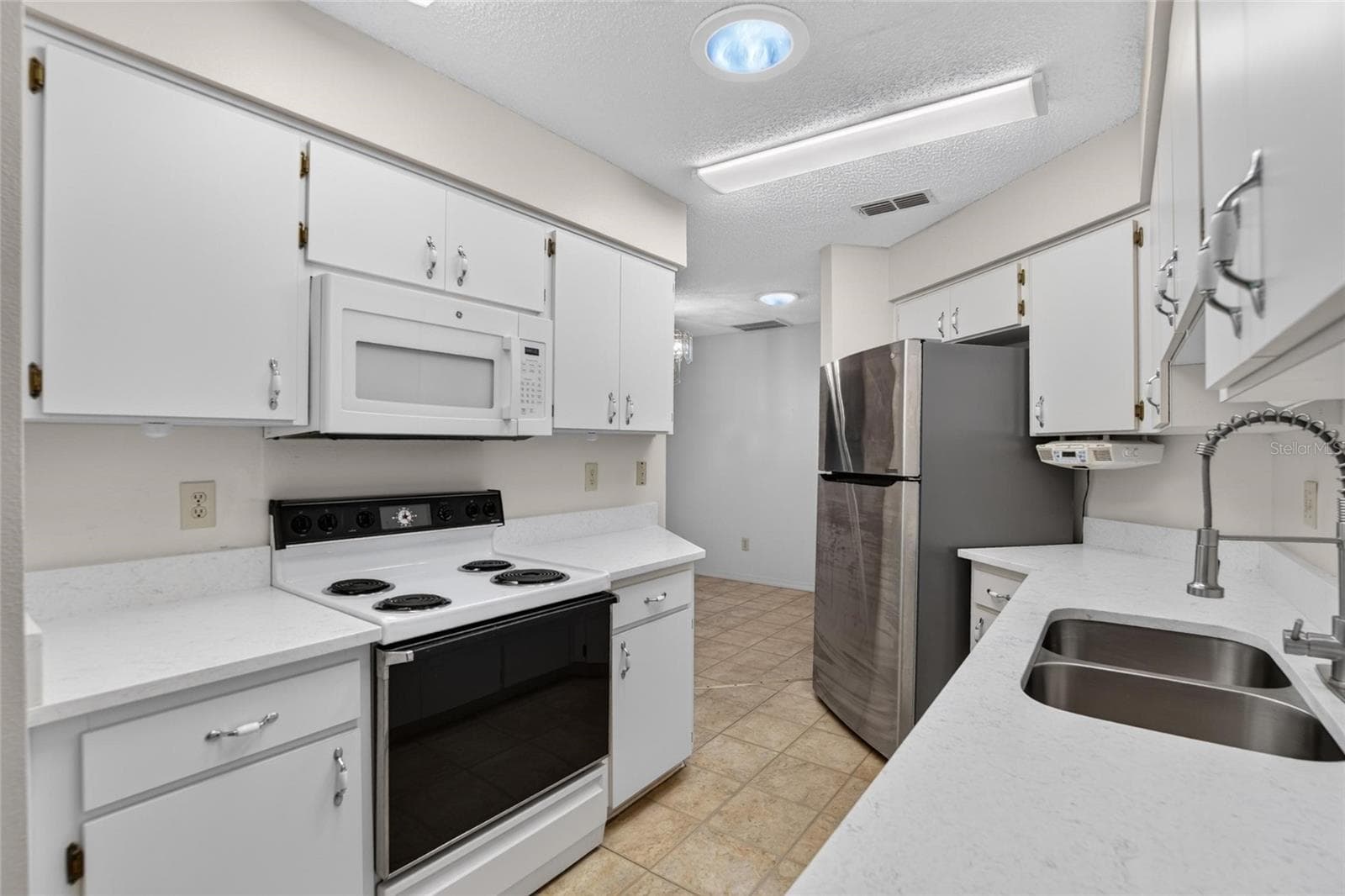 Single Family Residence at 1940 GRAND CYPRESS LN, SUN CITY CENTER, photo 18 of 63