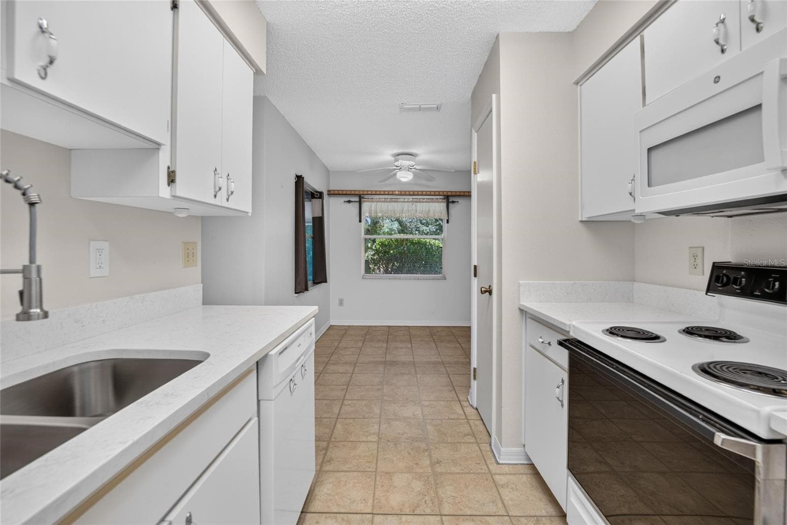 Single Family Residence at 1940 GRAND CYPRESS LN, SUN CITY CENTER, photo 20 of 63