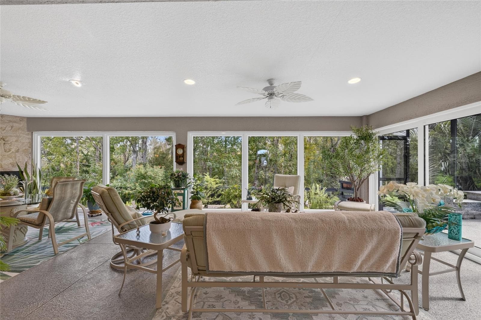 Wall of windows - 3665 VALLEYBROOK WAY, THE VILLAGES