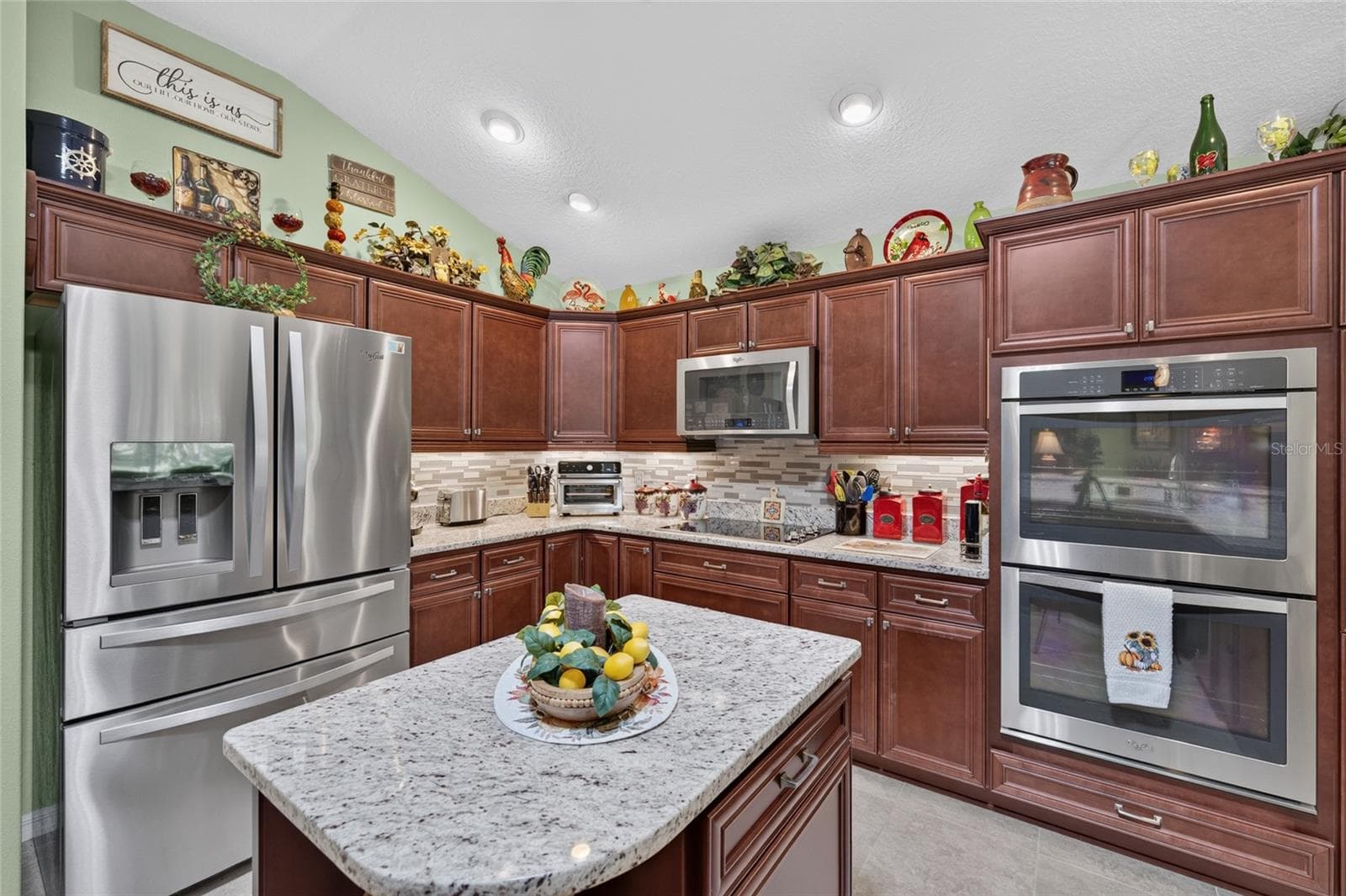 Chefs' kitchen with double oven. - 3665 VALLEYBROOK WAY, THE VILLAGES