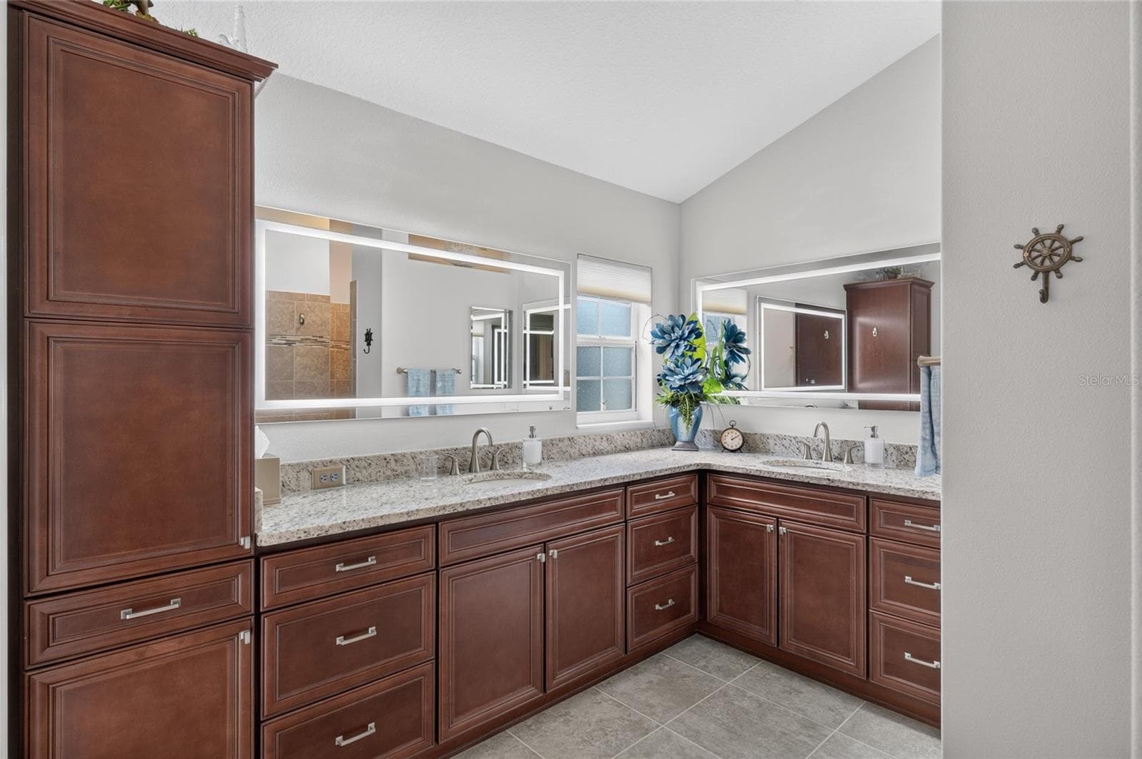 Dual vanity - 3665 VALLEYBROOK WAY, THE VILLAGES