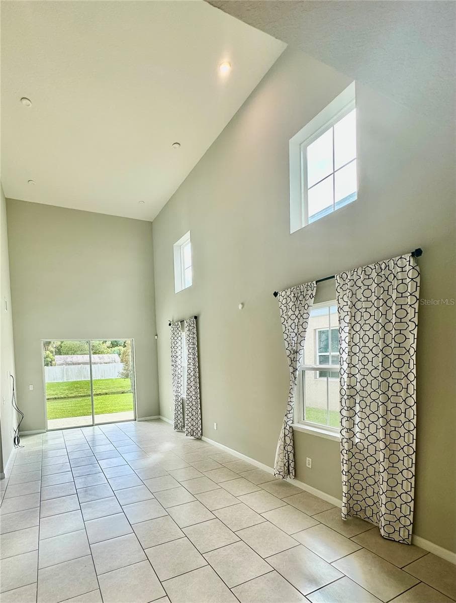 Townhouse at 2113 LACEFLOWER DR, BRANDON, photo 6 of 30