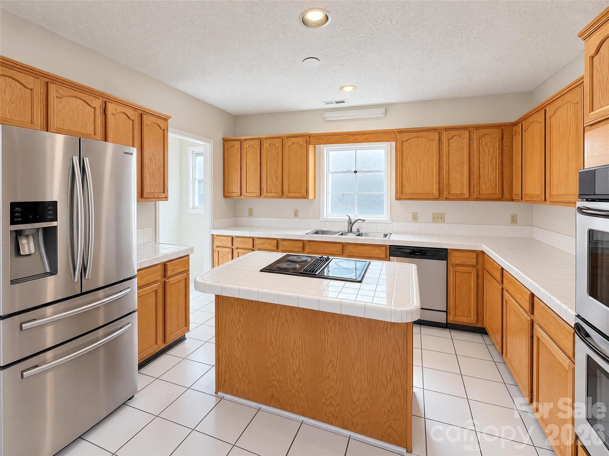 Single Family Residence at 5244 Dayan Drive, Charlotte, photo 2 of 21