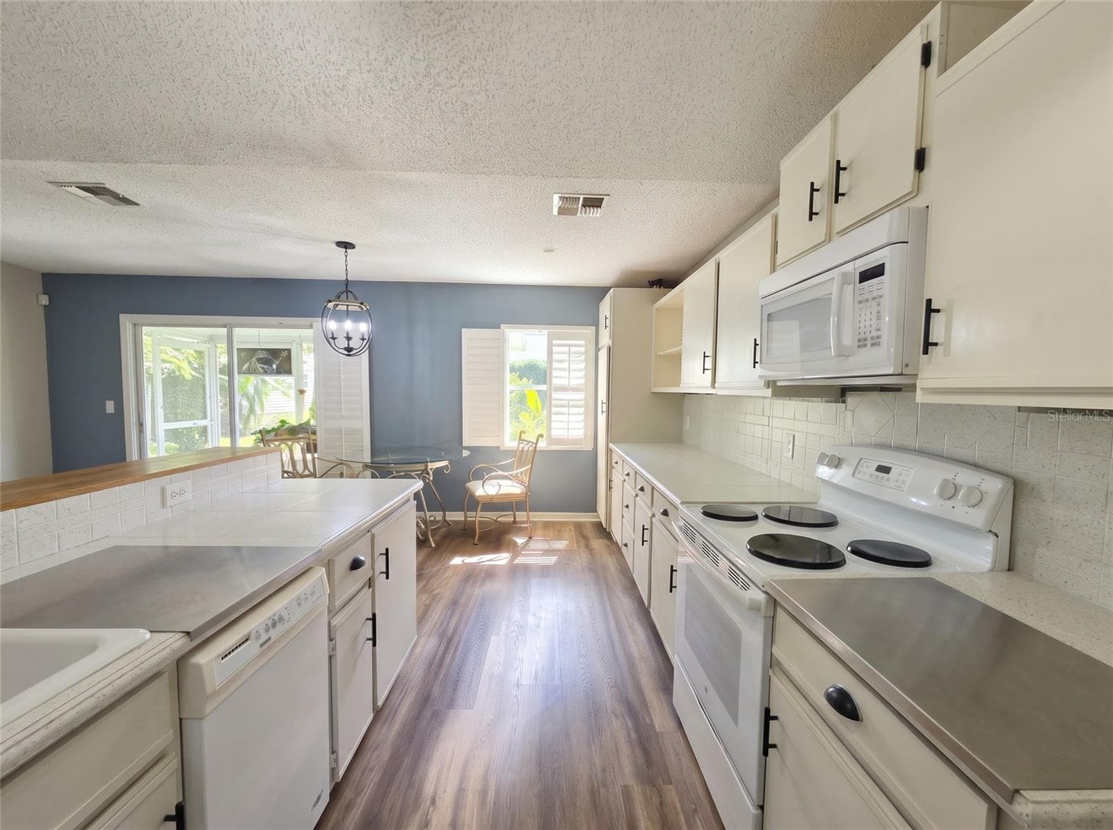 Single Family Residence at 6106 KITTIWAKE DR, LAKELAND, photo 8 of 20