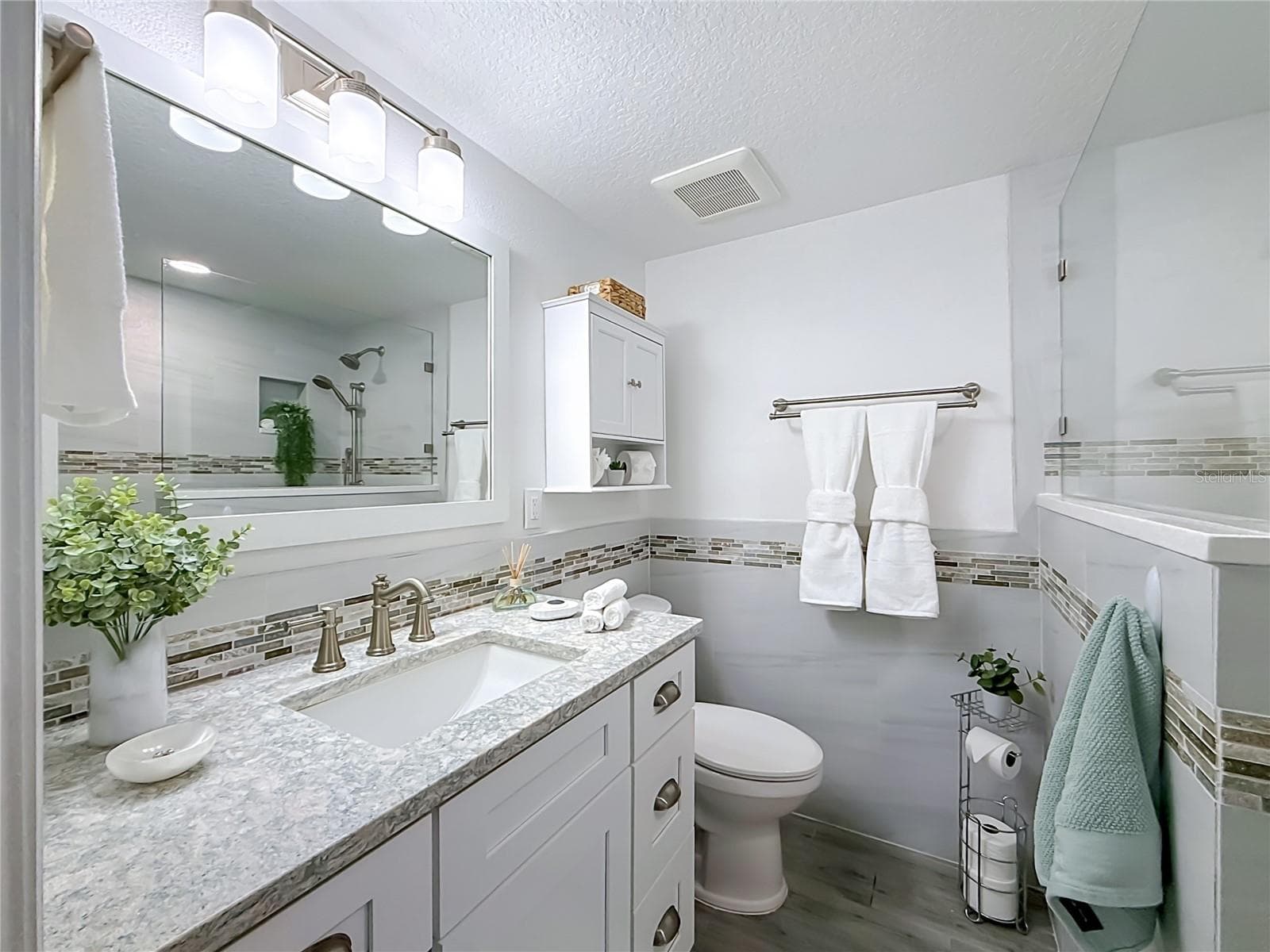 Main bathroom - 4951 FORECASTLE DR, NEW PORT RICHEY