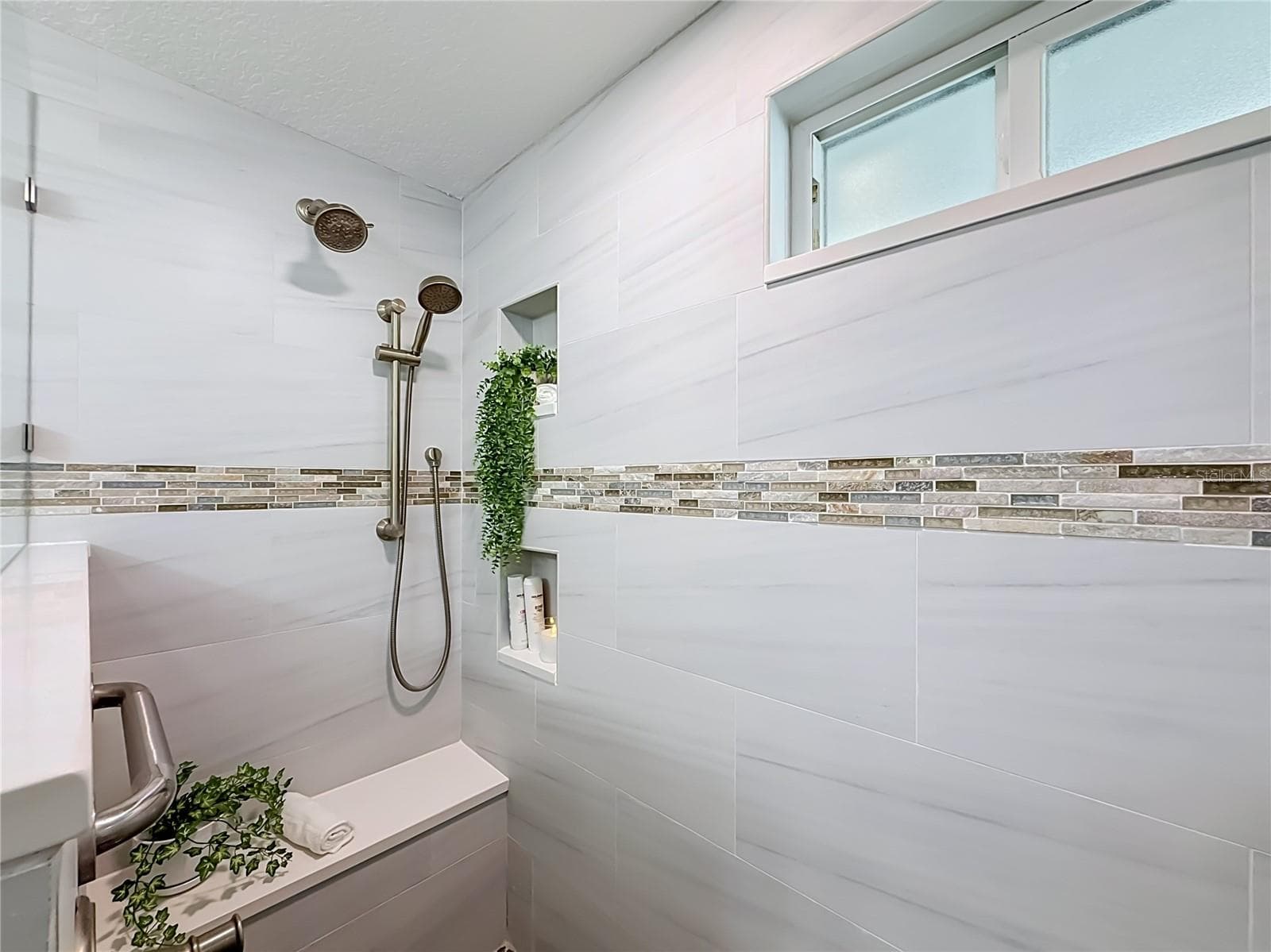 Walk in large shower - 4951 FORECASTLE DR, NEW PORT RICHEY