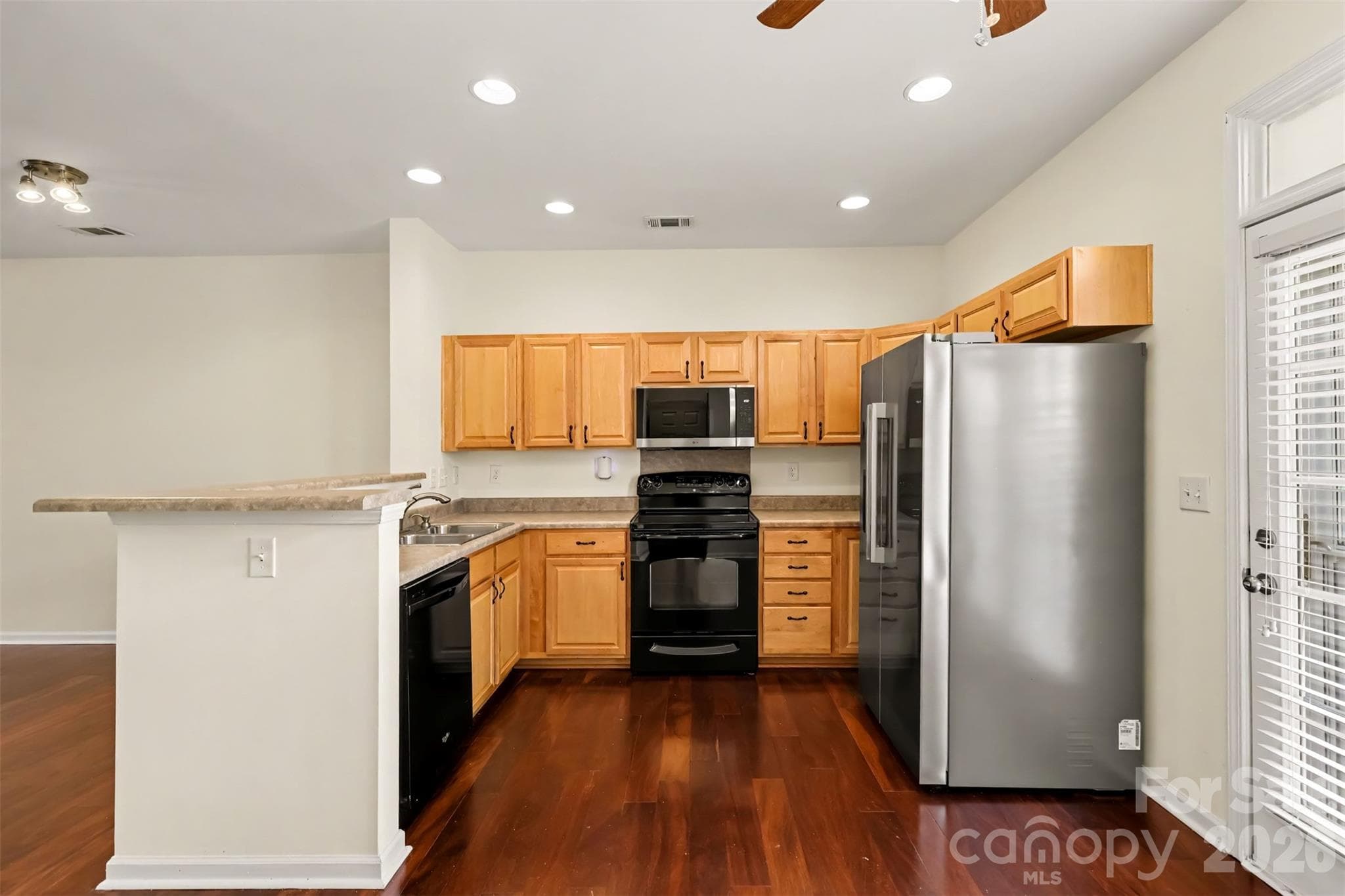 Townhouse at 136 Rapids Road, Fort Mill, photo 9 of 18