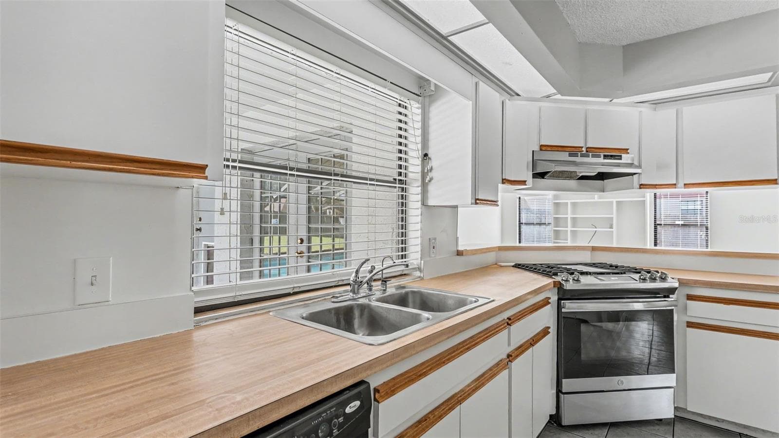Single Family Residence at 751 CEDAR KNOLL DR N, LAKELAND, photo 10 of 42