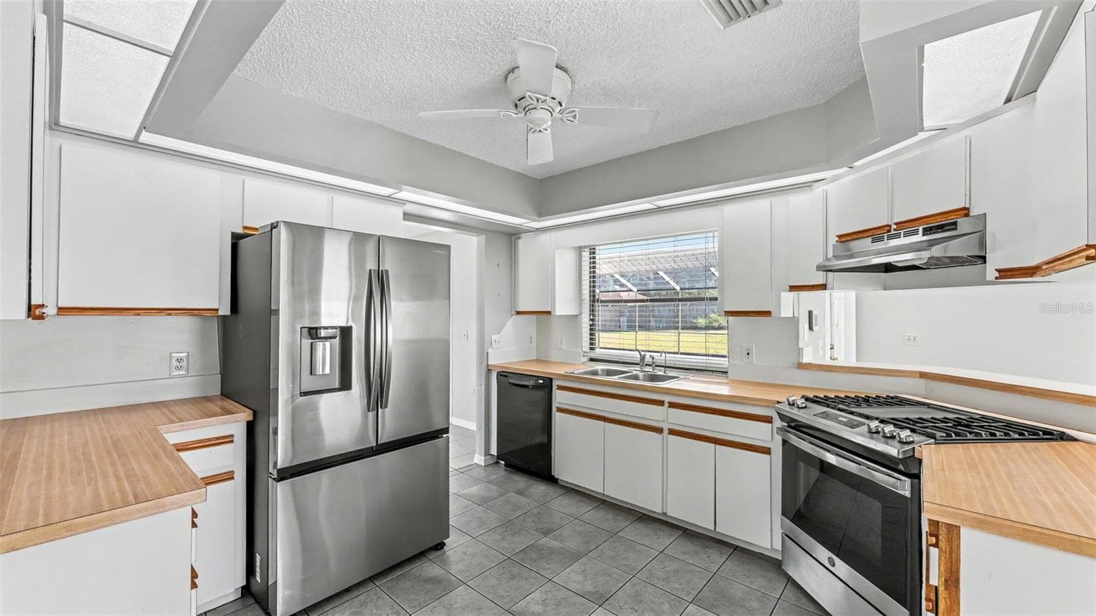 Single Family Residence at 751 CEDAR KNOLL DR N, LAKELAND, photo 11 of 42