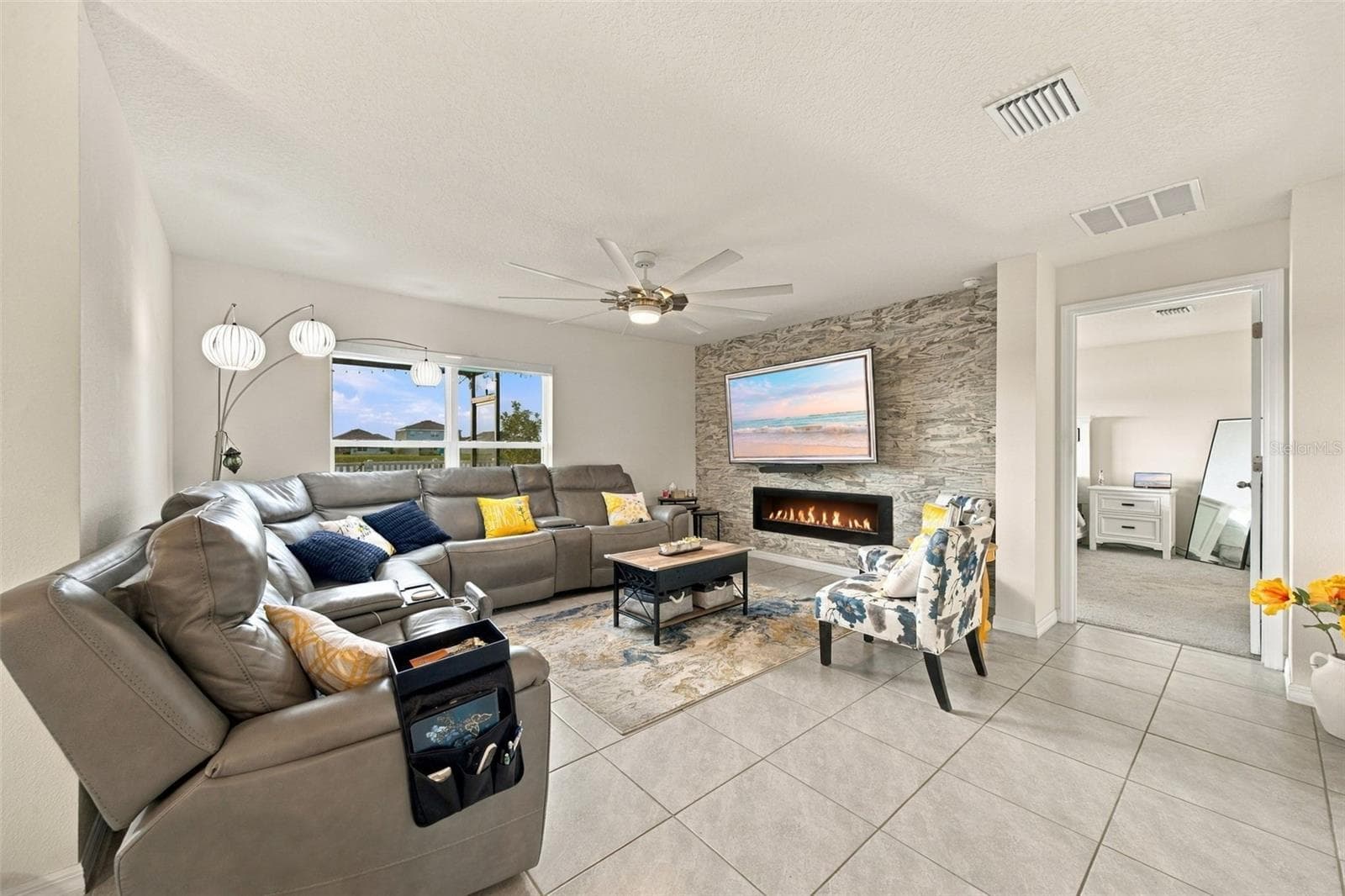 Livingroom - 16739 SUNBURST LAKE ST, WIMAUMA