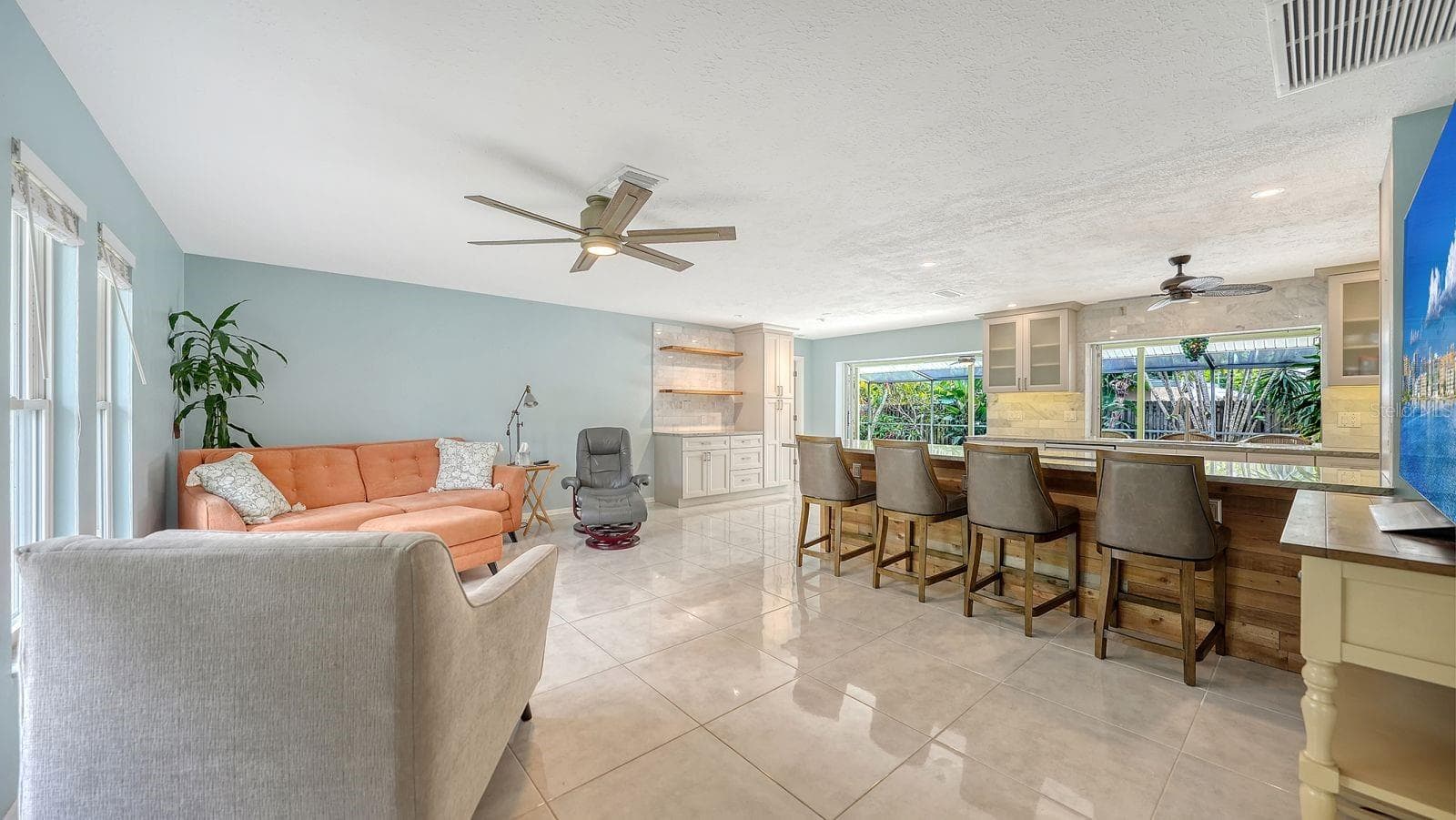 Living Room and Breakfast Bar - 2295 PINE VIEW CIR, SARASOTA