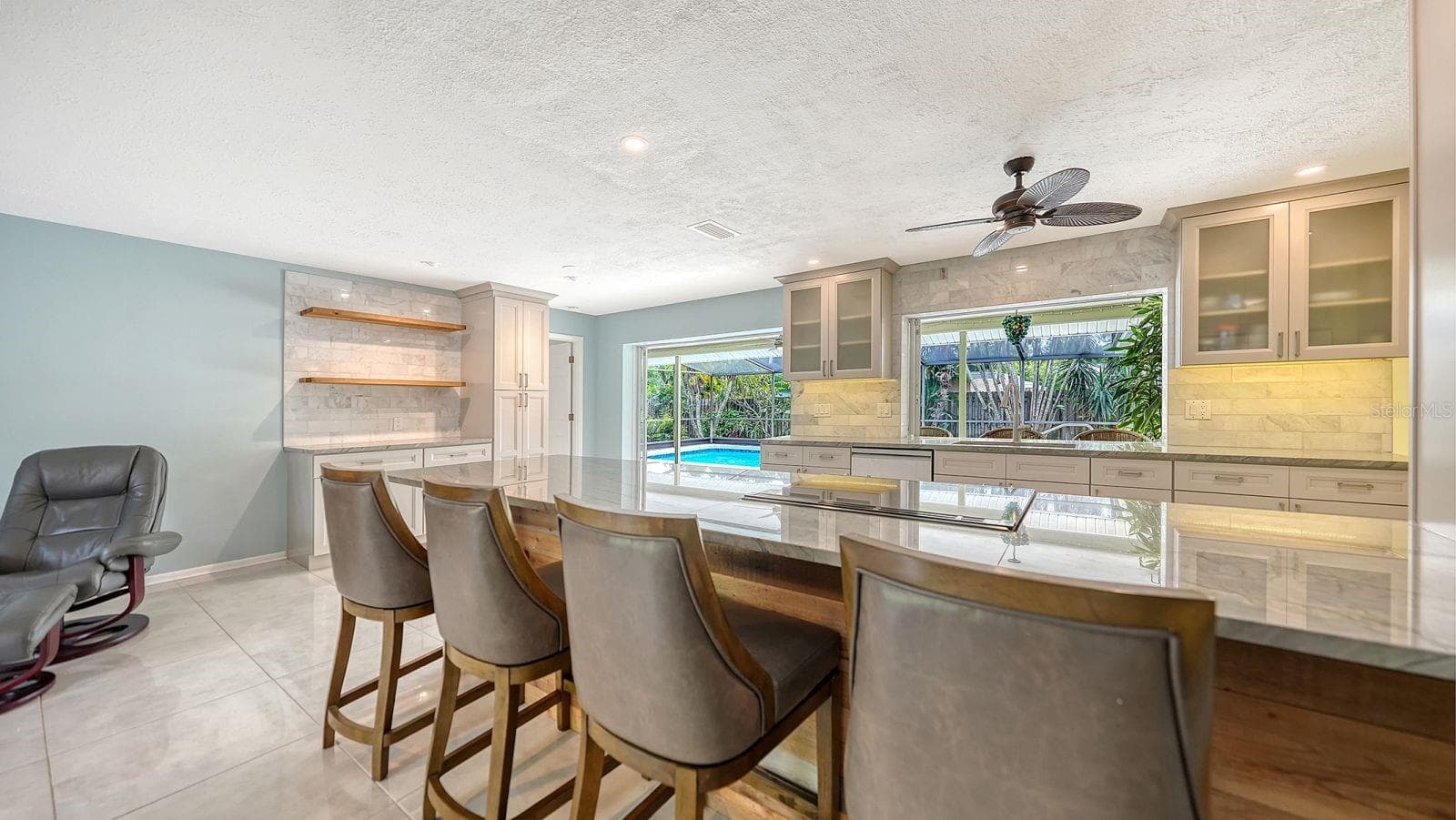 Spacious Breakfast Bar - 2295 PINE VIEW CIR, SARASOTA