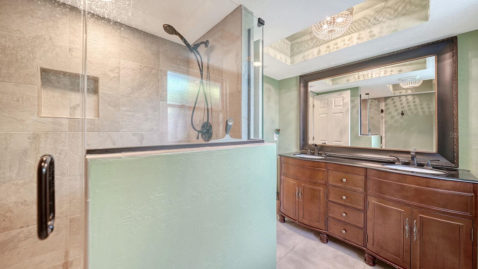 Guest Bathroom with Walk-in-Shower & Dual Sinks - 2295 PINE VIEW CIR, SARASOTA
