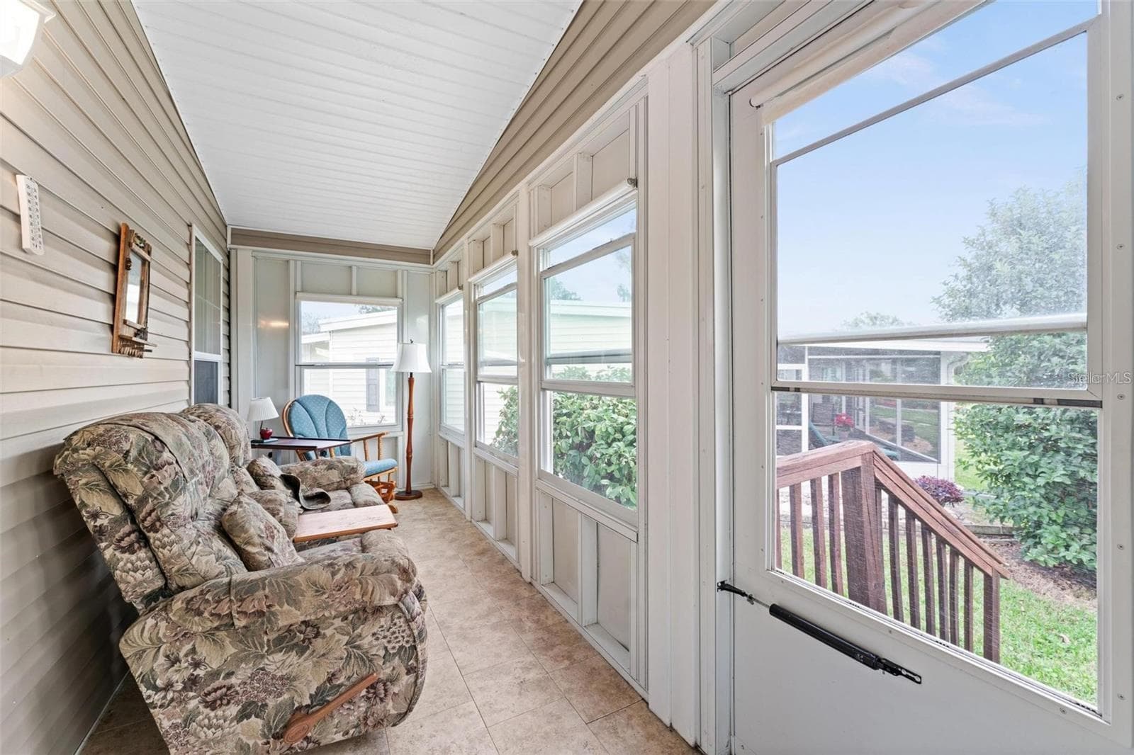 Enclosed Florida room - 2417 VINDALE RD, TAVARES