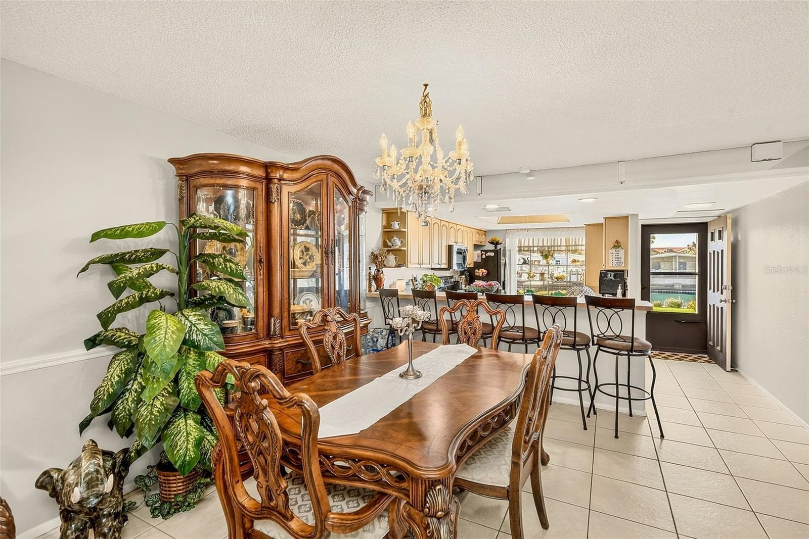 View of dining room and kitchen - 19029 US HIGHWAY 19 N #21F, CLEARWATER
