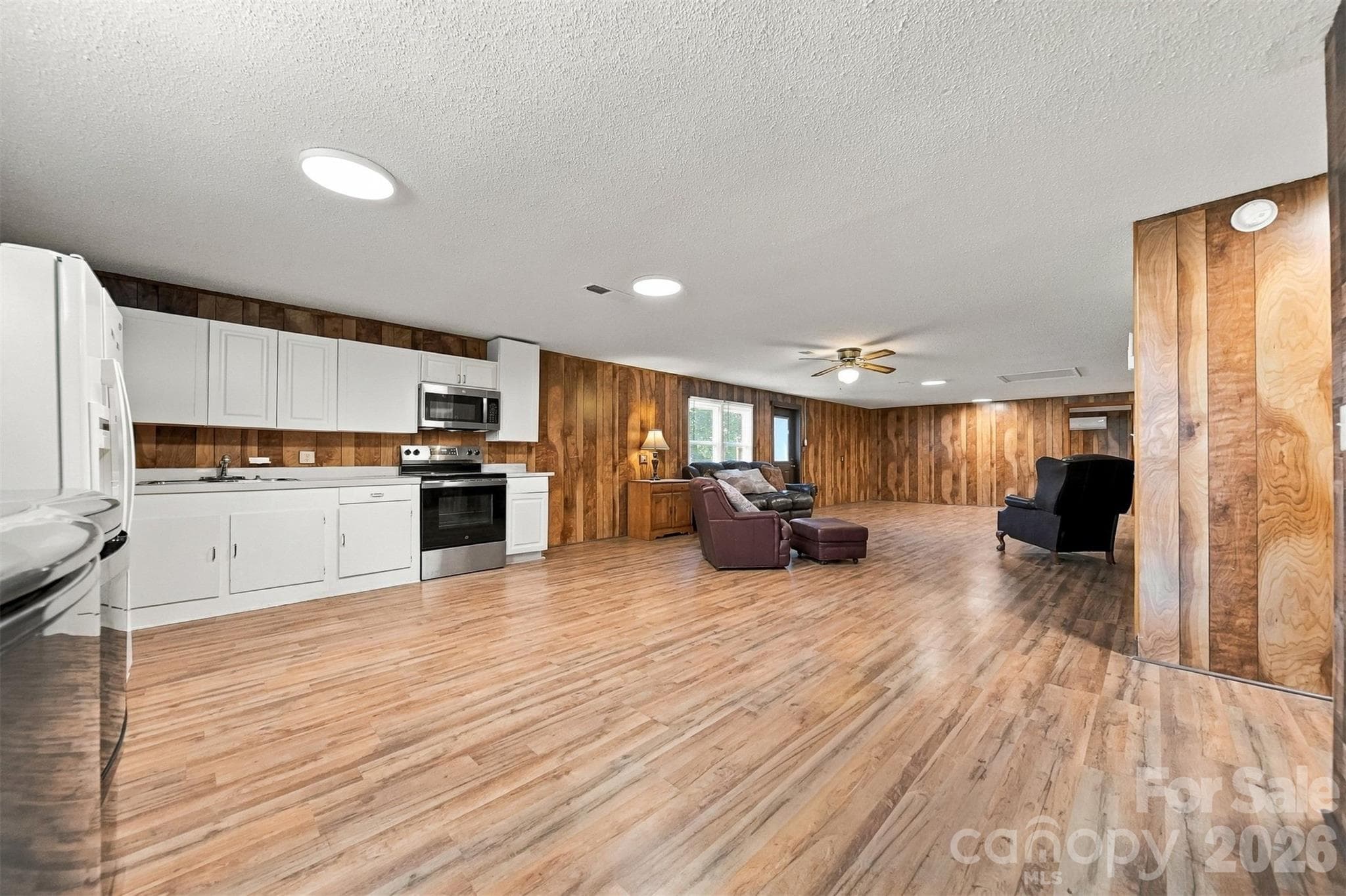 Business at 1202 Airport Rhodhiss Road, Hickory, photo 5 of 37