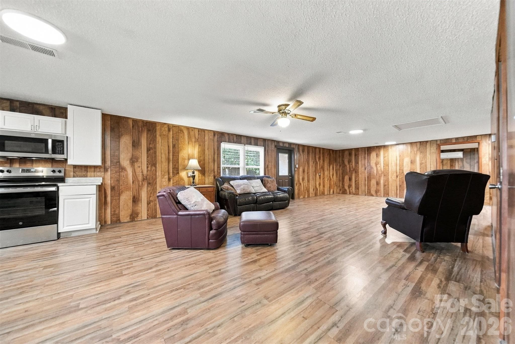 Business at 1202 Airport Rhodhiss Road, Hickory, photo 6 of 37