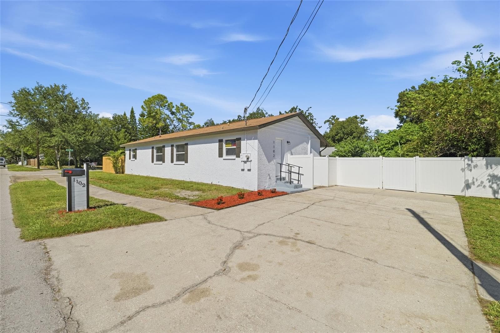 Single Family Residence at 1102 E SITKA ST, TAMPA, photo 2 of 27