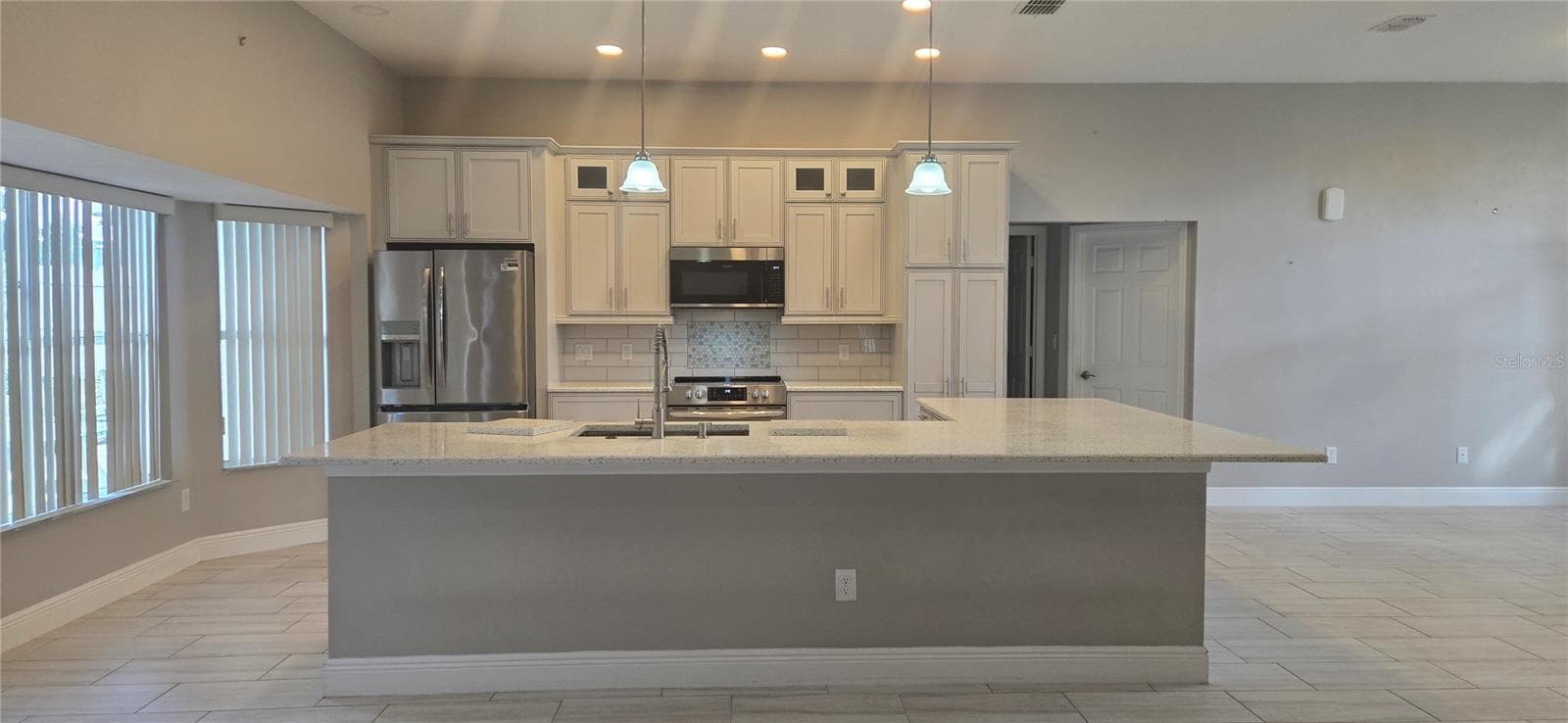 Large Island with Quartz - 1527 HIGH GROVE WAY, ORLANDO