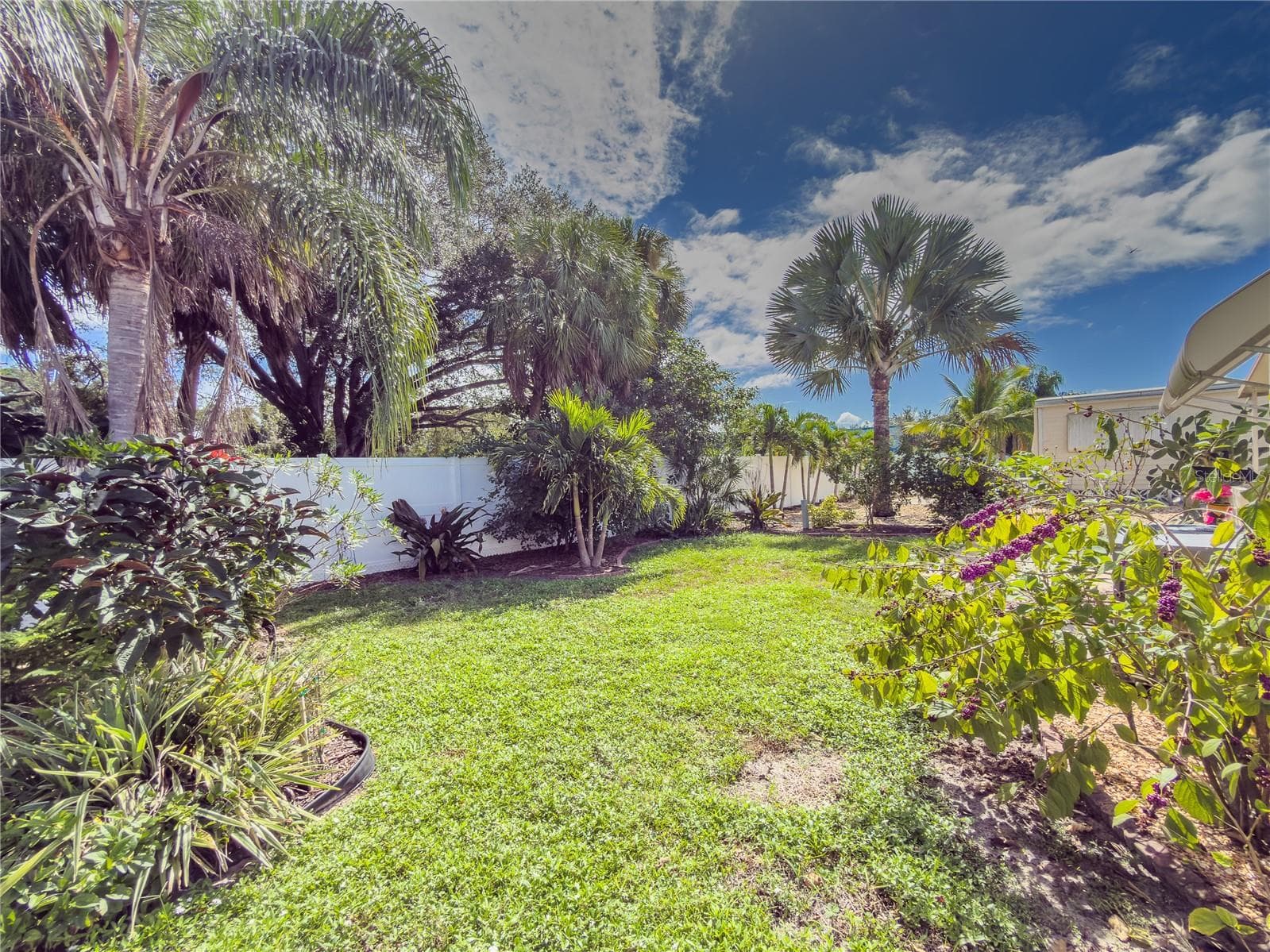 Back Yard - 808 53RD AVE E #191, BRADENTON
